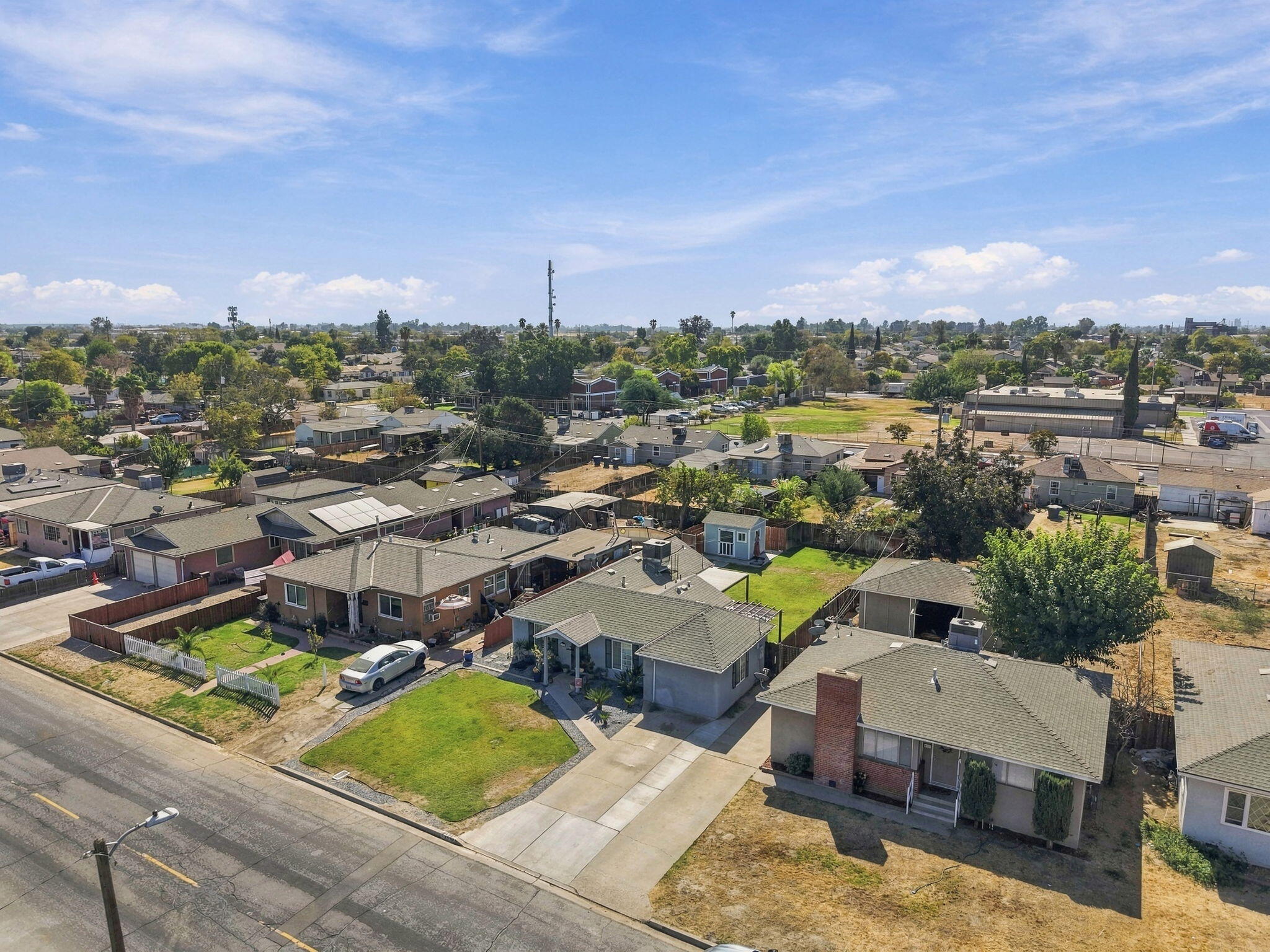 403 E Elm St, Hanford, CA 93230