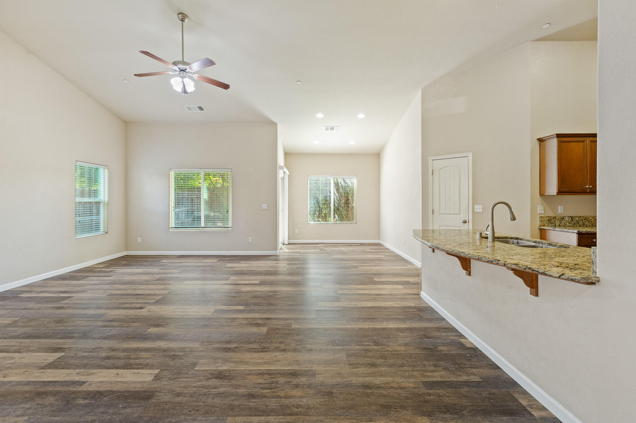 4039 W Buena Vista Ave, Visalia, CA 93291