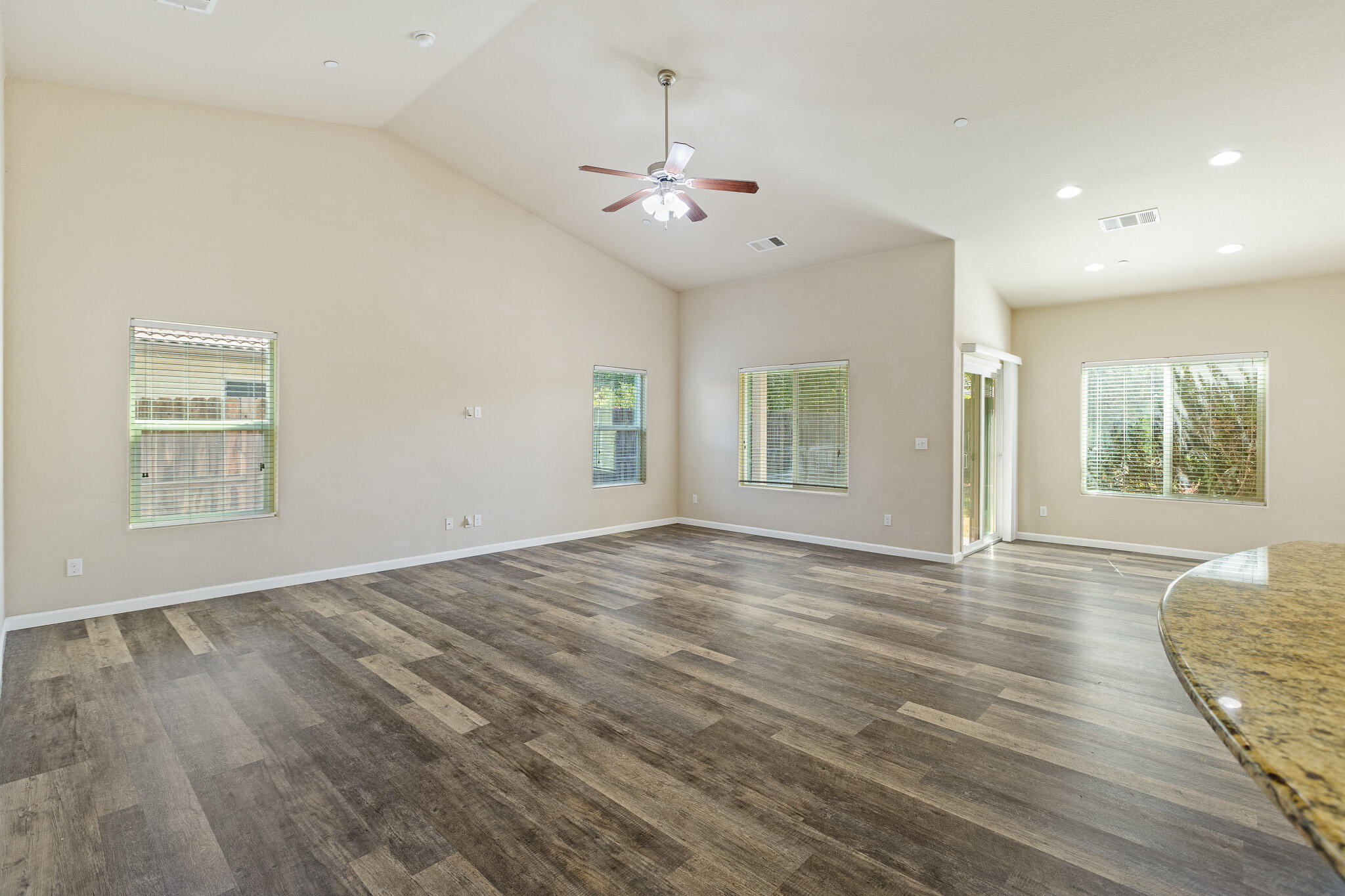 4039 W Buena Vista Ave, Visalia, CA 93291