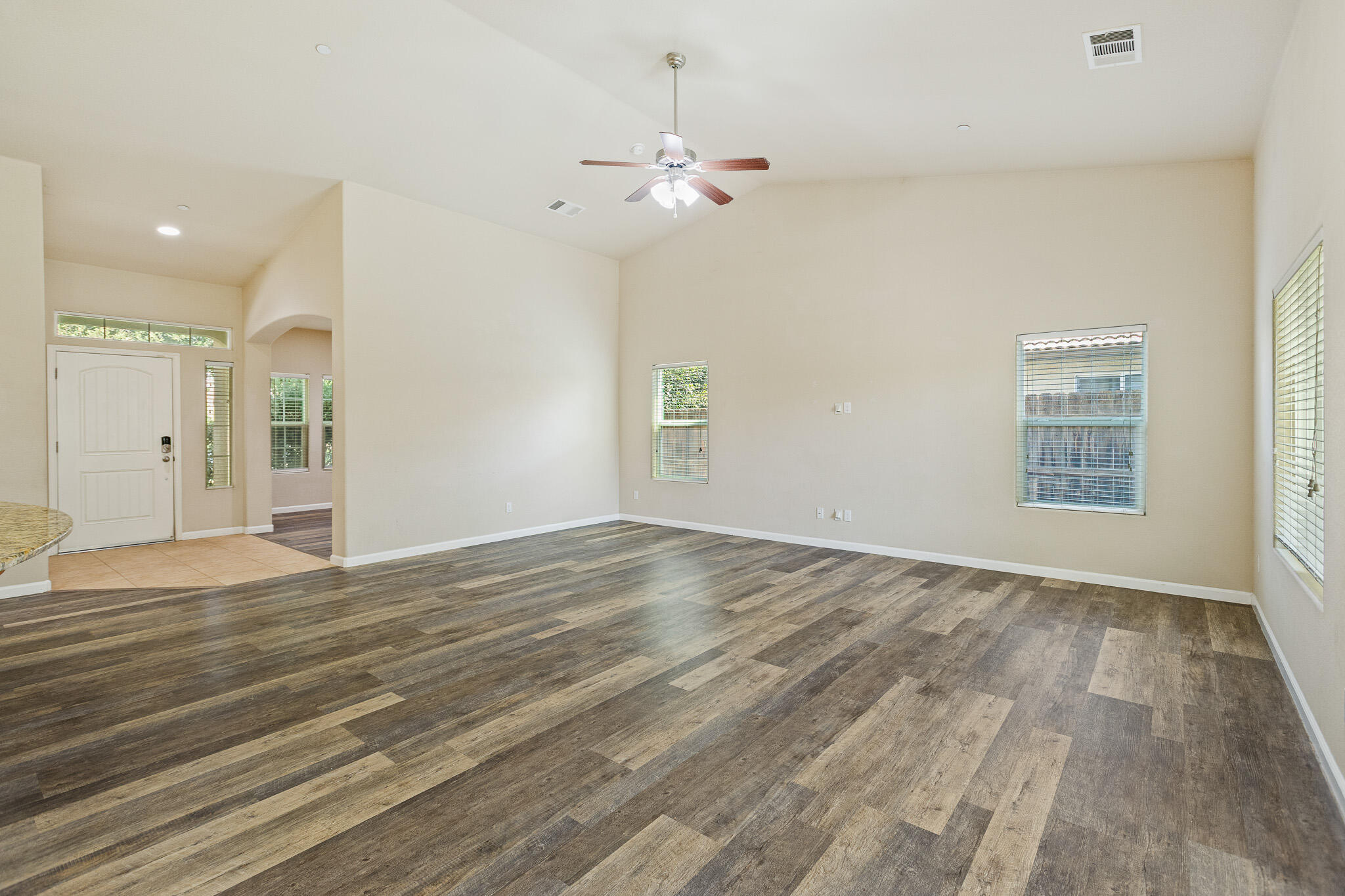 4039 W Buena Vista Ave, Visalia, CA 93291