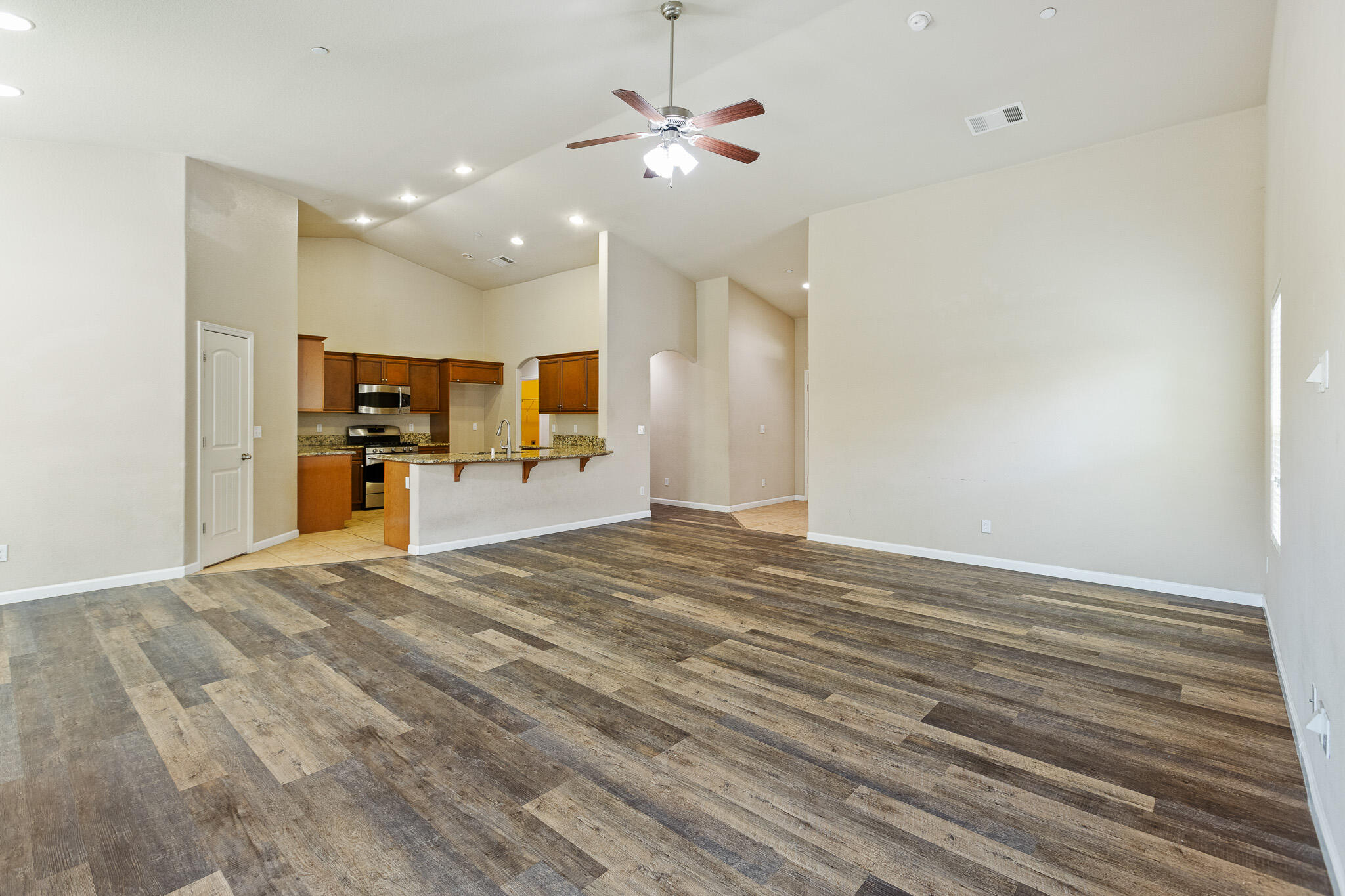 4039 W Buena Vista Ave, Visalia, CA 93291