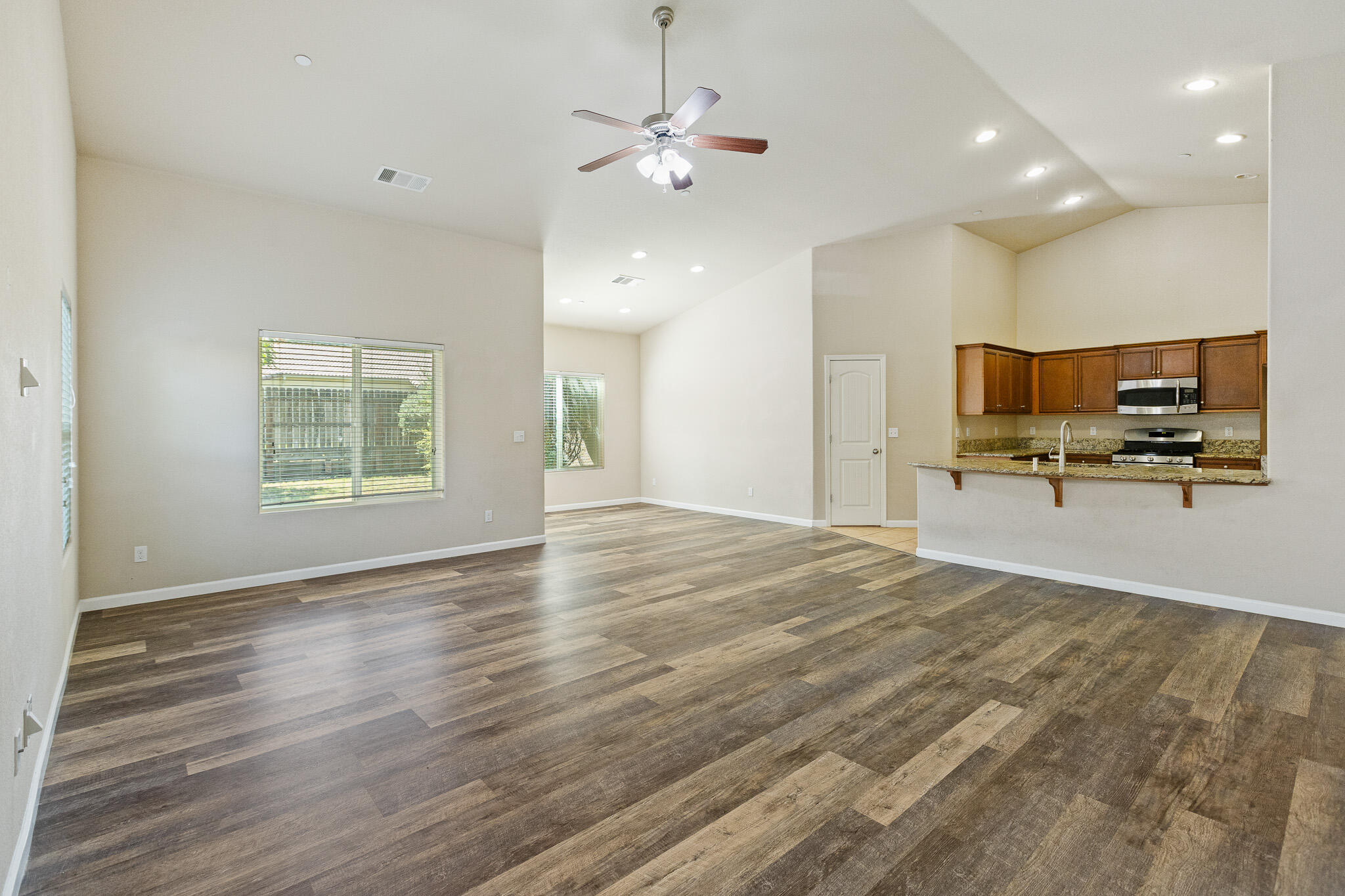 4039 W Buena Vista Ave, Visalia, CA 93291