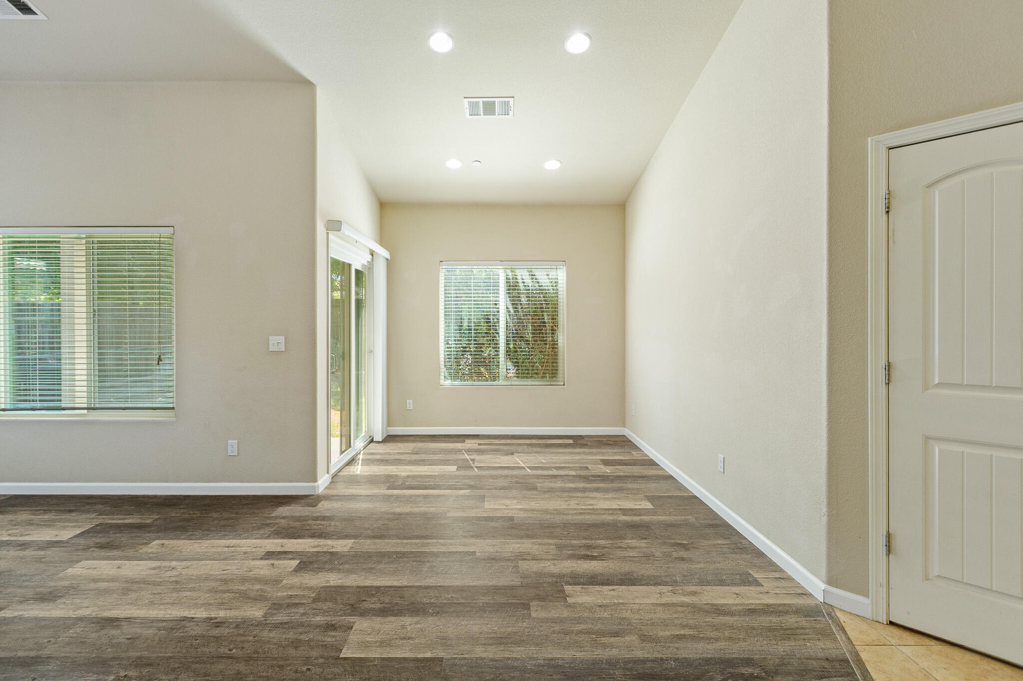 4039 W Buena Vista Ave, Visalia, CA 93291