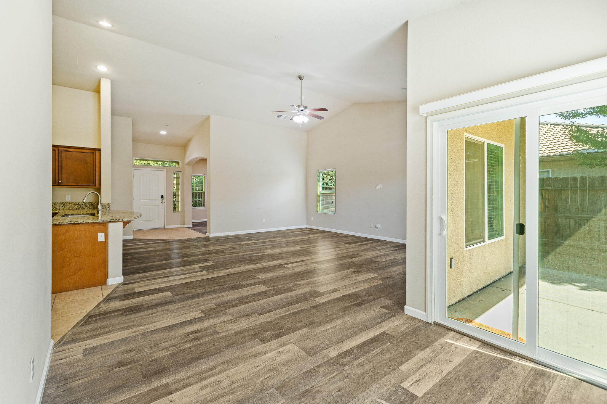 4039 W Buena Vista Ave, Visalia, CA 93291