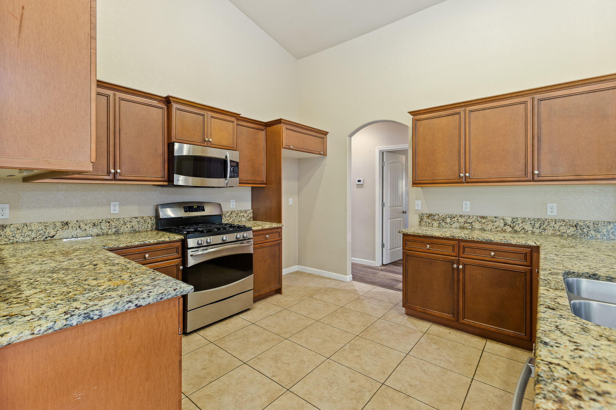 4039 W Buena Vista Ave, Visalia, CA 93291