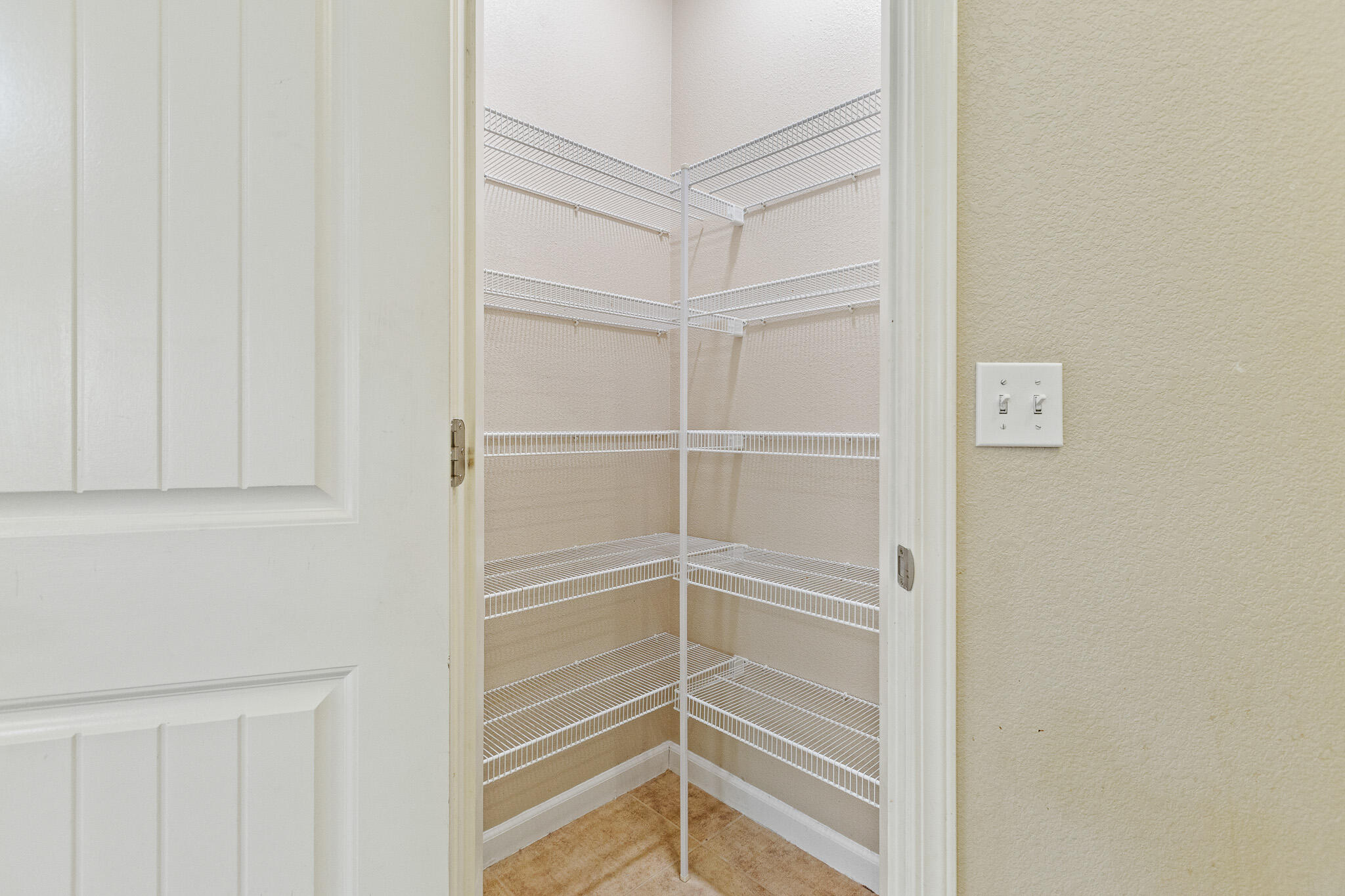 4039 W Buena Vista Ave, Visalia, CA 93291