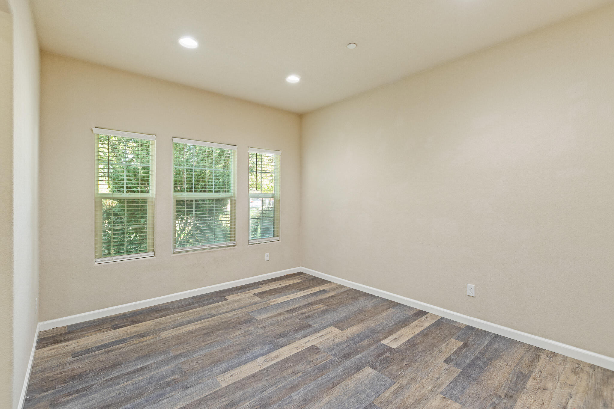 4039 W Buena Vista Ave, Visalia, CA 93291