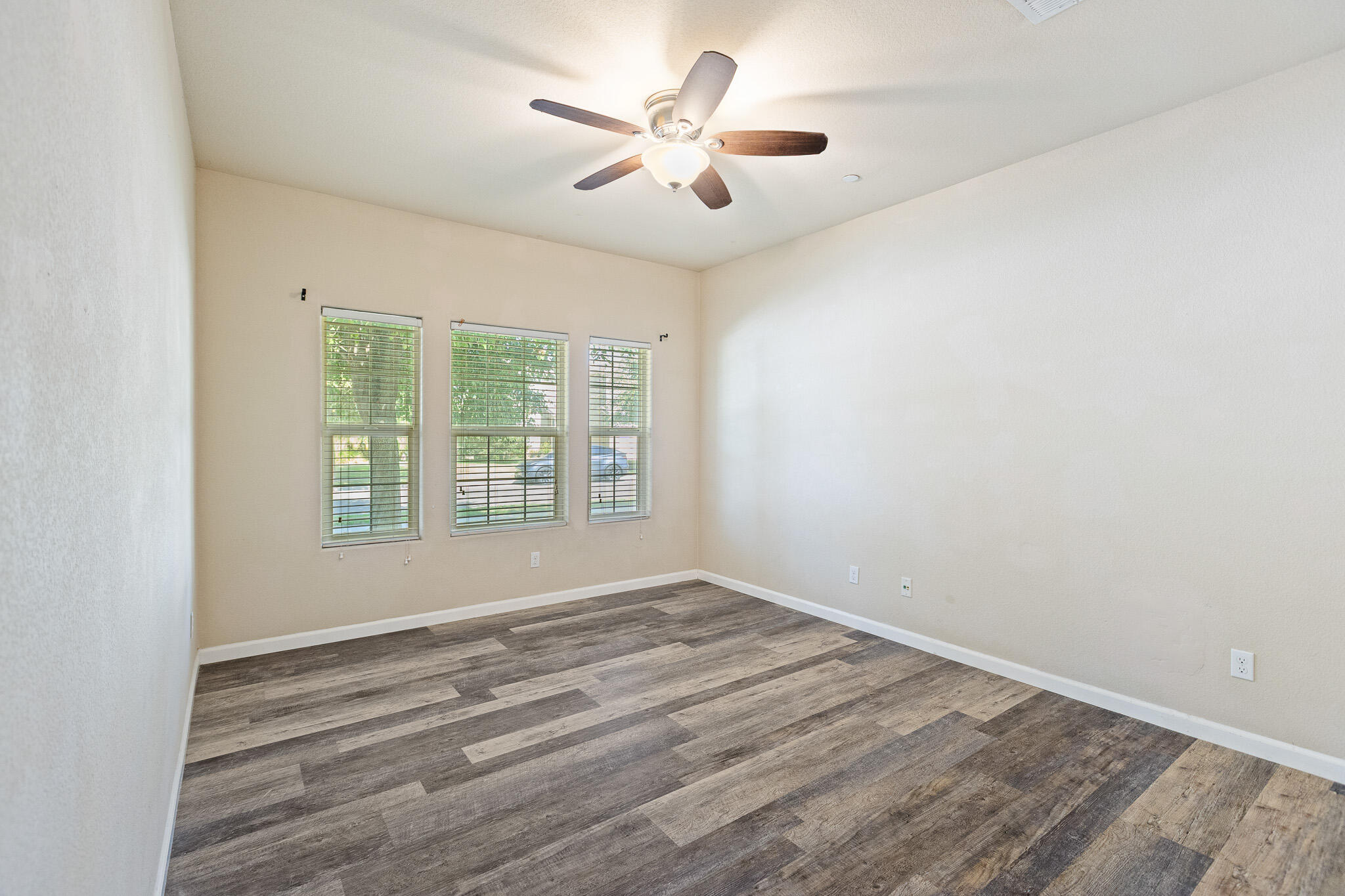 4039 W Buena Vista Ave, Visalia, CA 93291