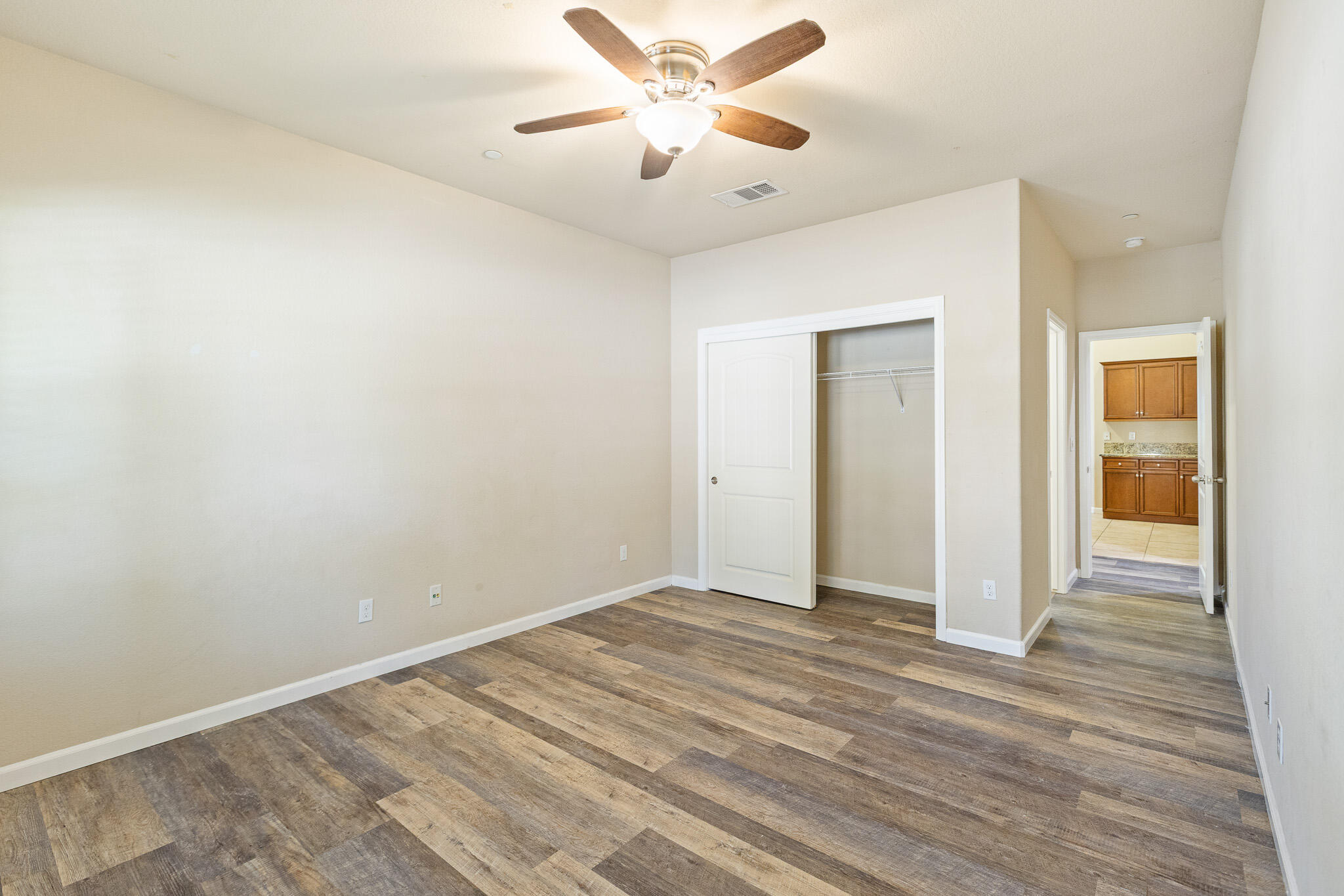 4039 W Buena Vista Ave, Visalia, CA 93291