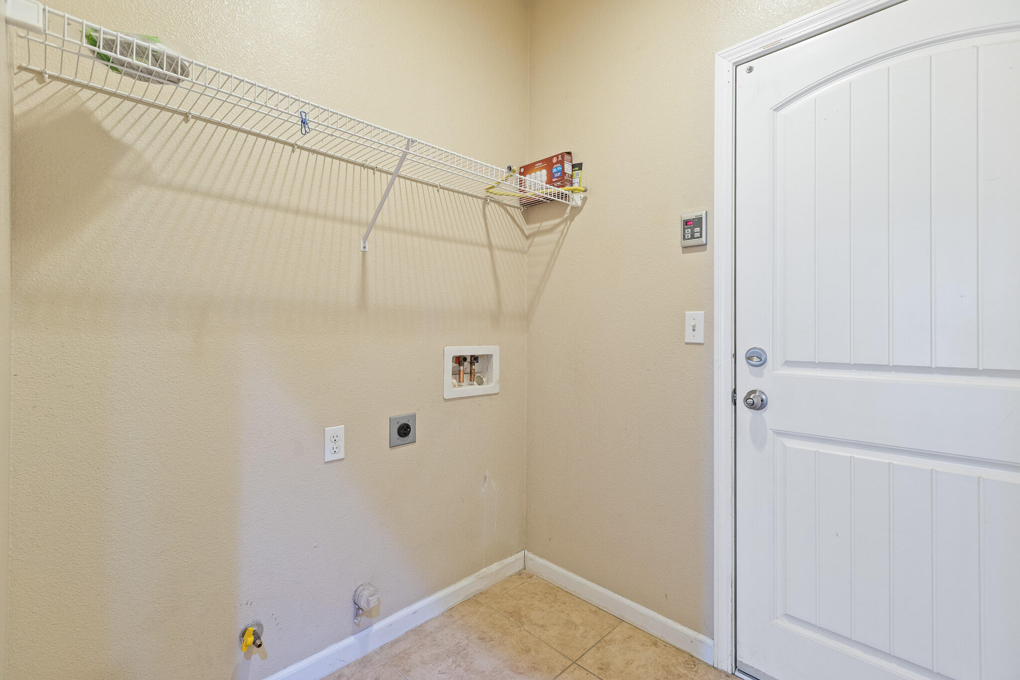 4039 W Buena Vista Ave, Visalia, CA 93291