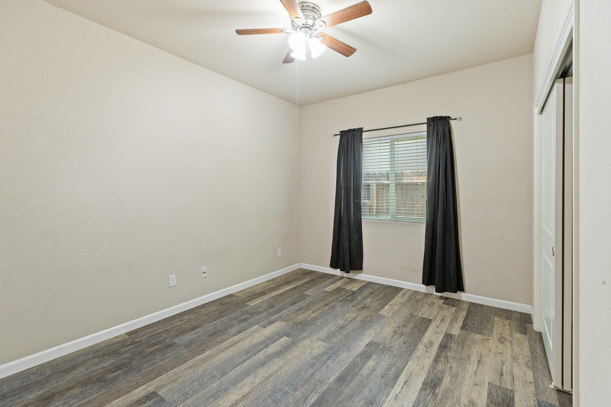 4039 W Buena Vista Ave, Visalia, CA 93291