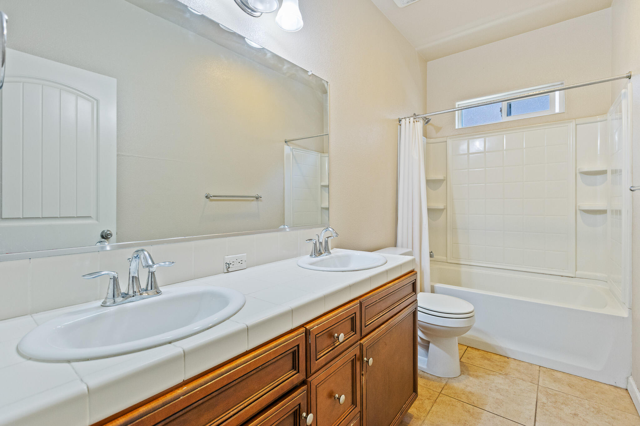 4039 W Buena Vista Ave, Visalia, CA 93291