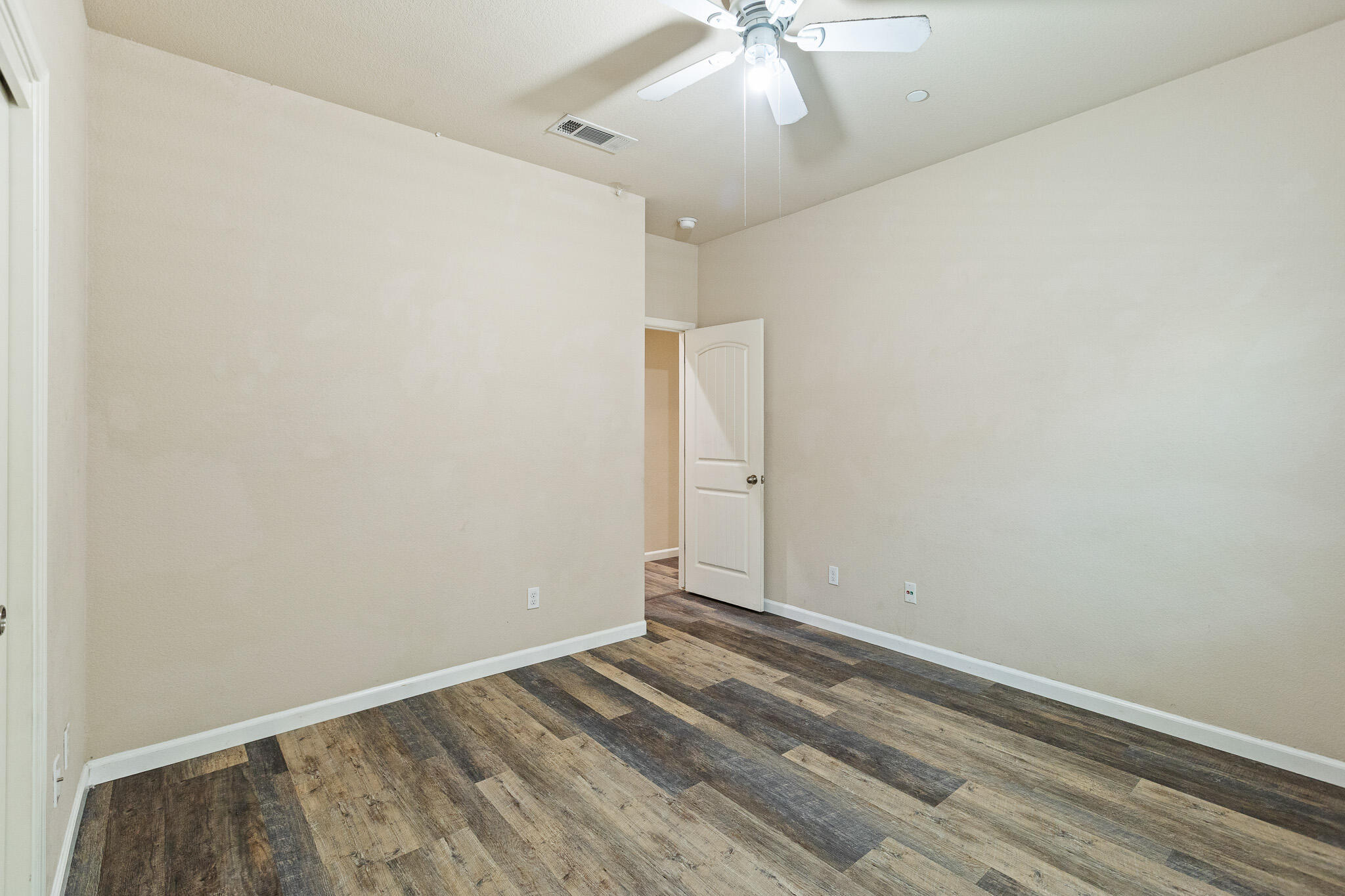 4039 W Buena Vista Ave, Visalia, CA 93291