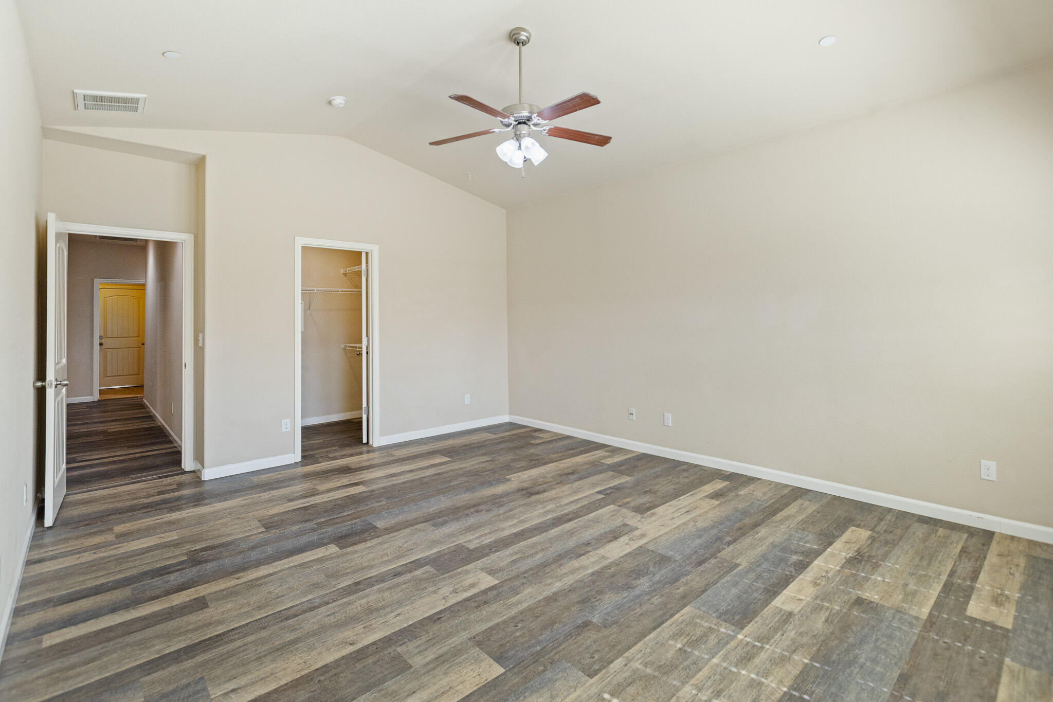 4039 W Buena Vista Ave, Visalia, CA 93291