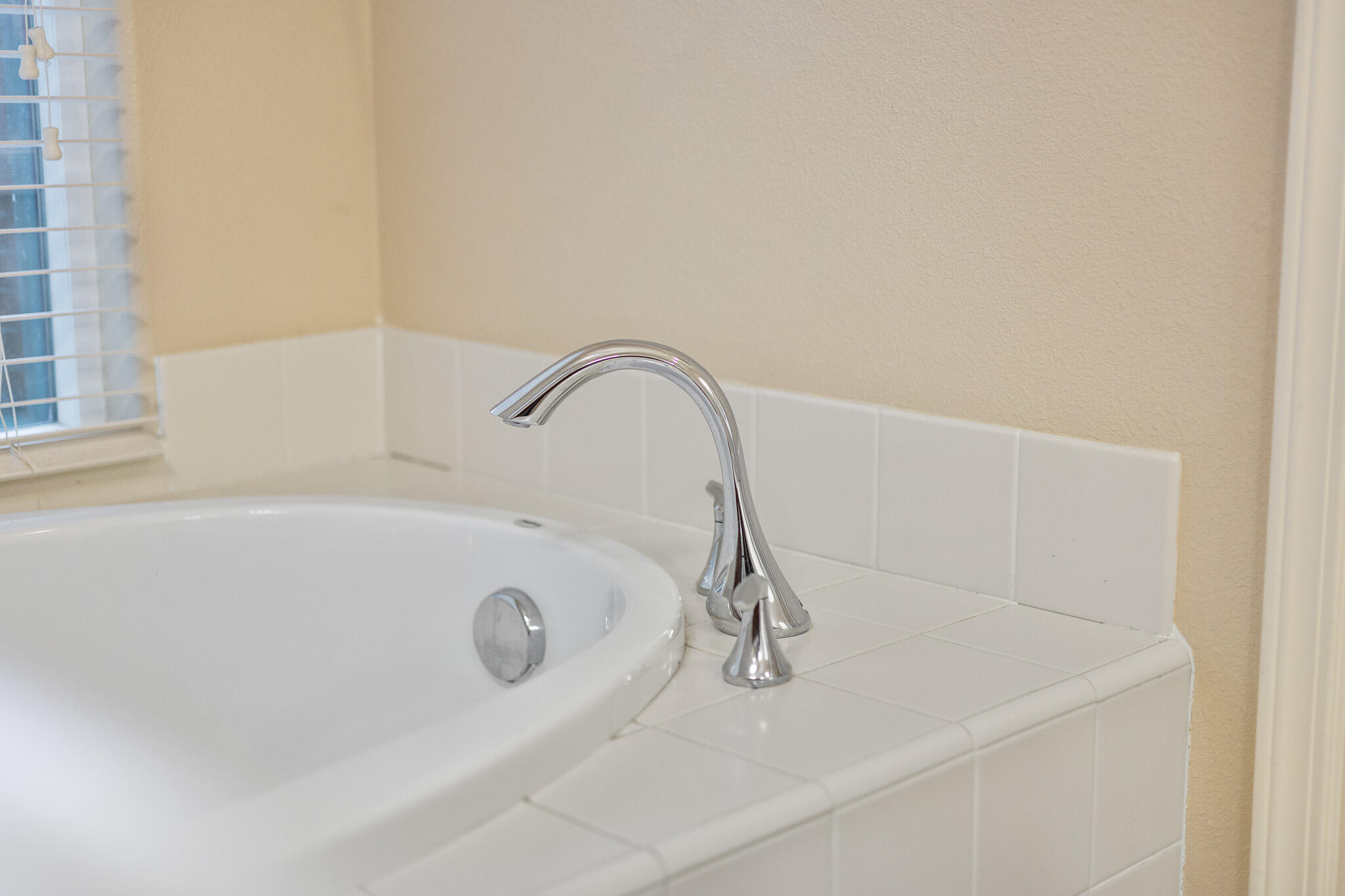 4039 W Buena Vista Ave, Visalia, CA 93291