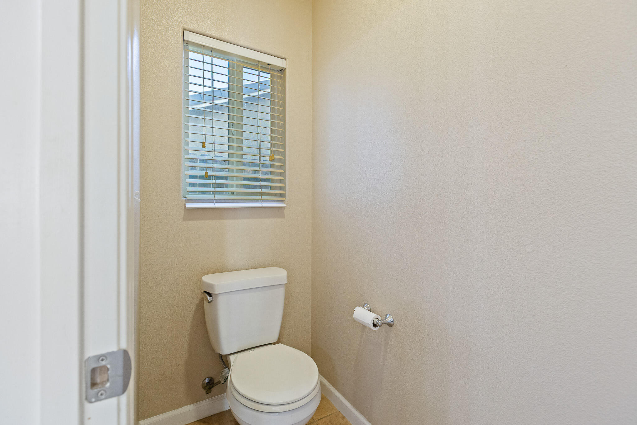 4039 W Buena Vista Ave, Visalia, CA 93291