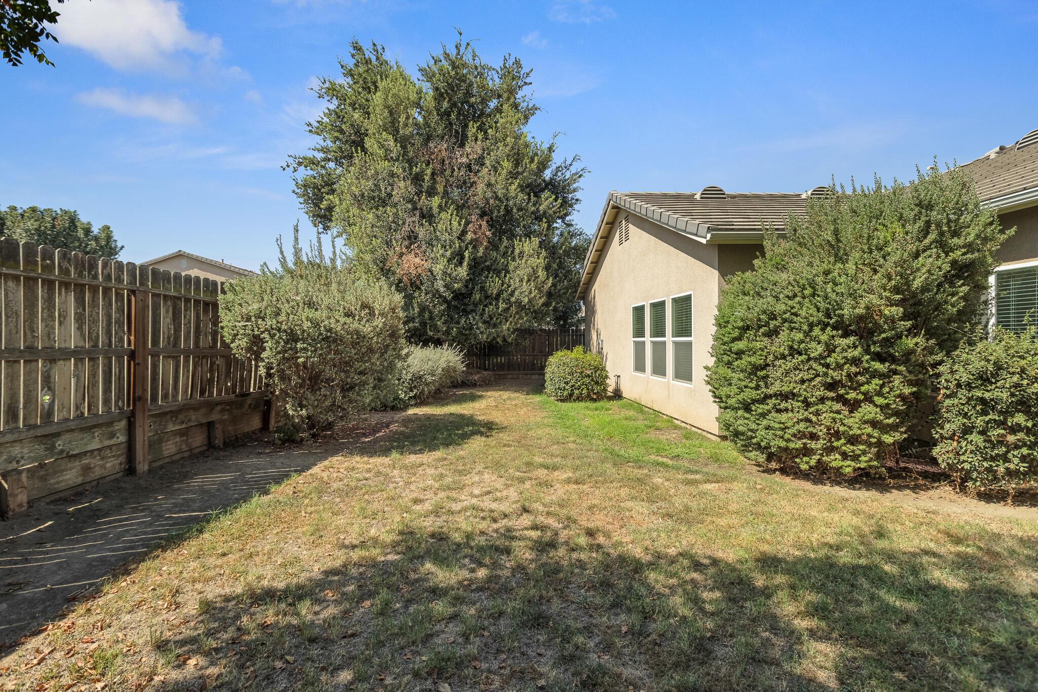 4039 W Buena Vista Ave, Visalia, CA 93291