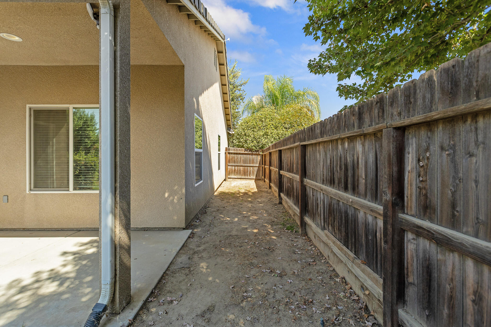 4039 W Buena Vista Ave, Visalia, CA 93291