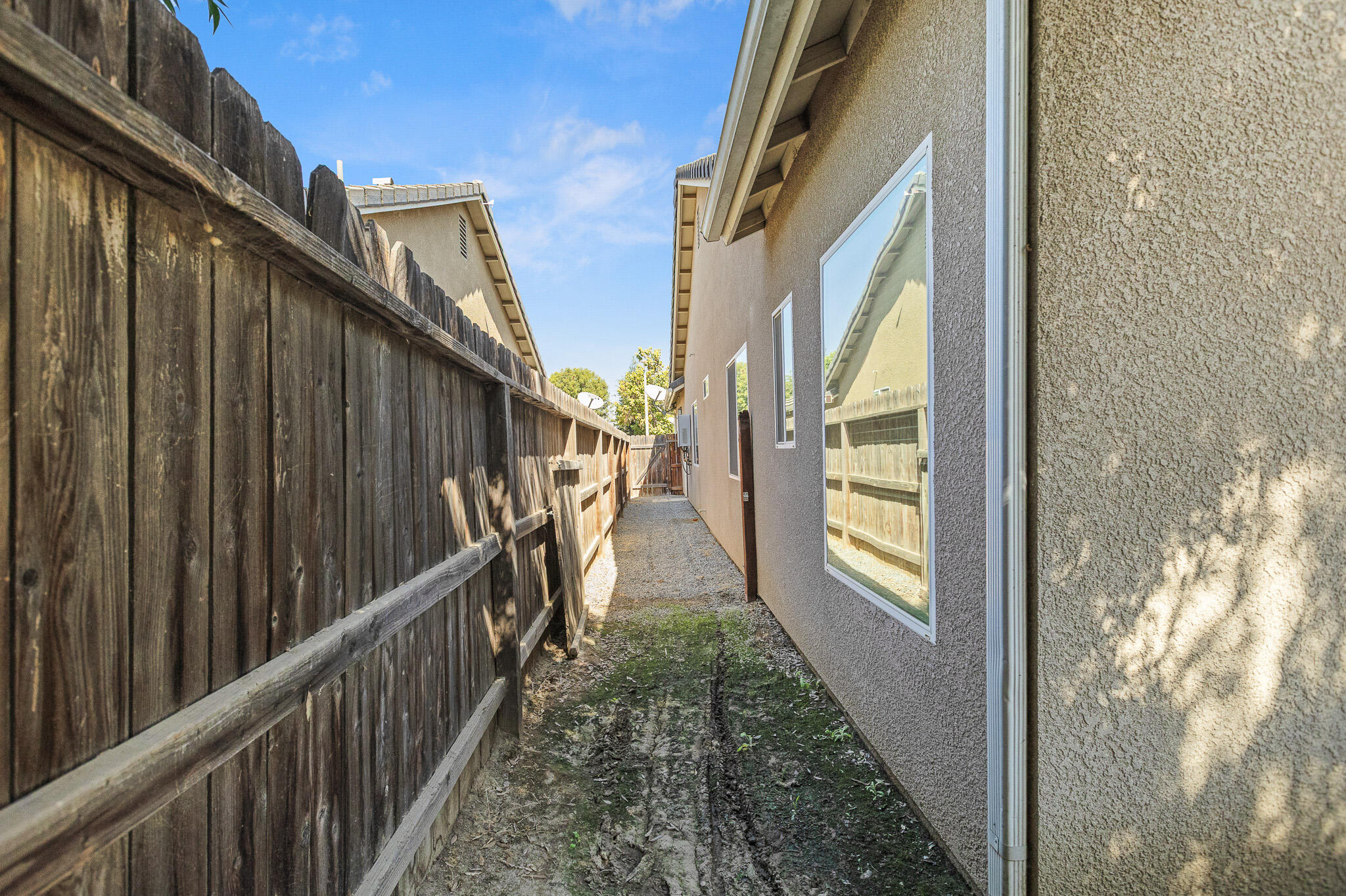 4039 W Buena Vista Ave, Visalia, CA 93291