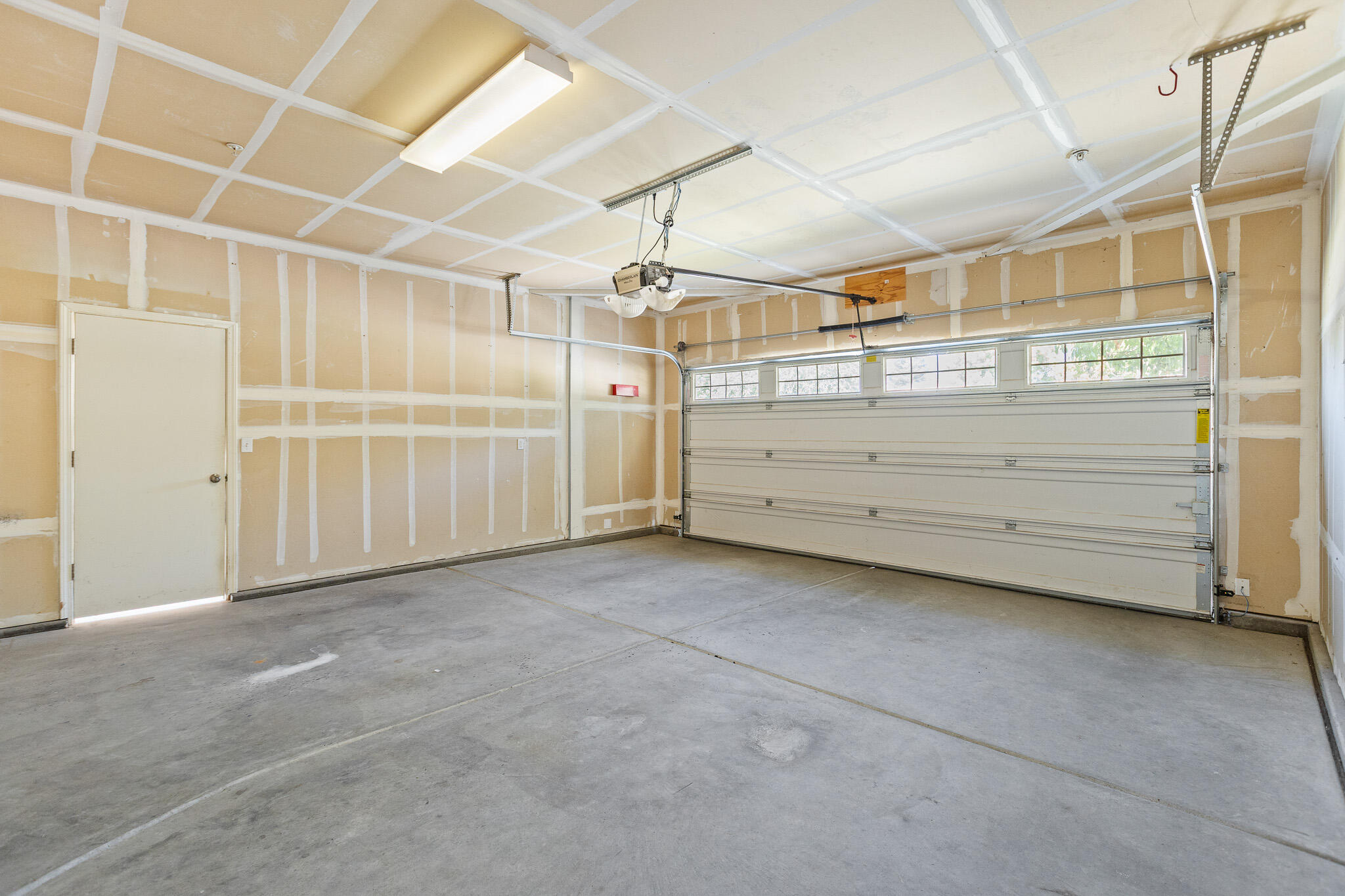 4039 W Buena Vista Ave, Visalia, CA 93291