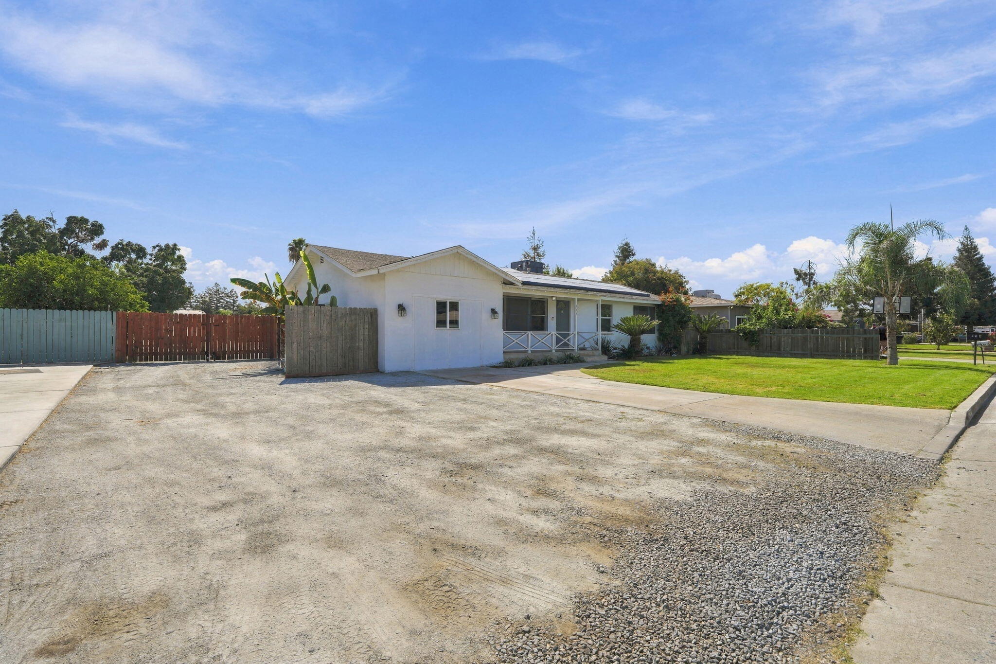 153 W Lois Ave, Tulare, CA 93274