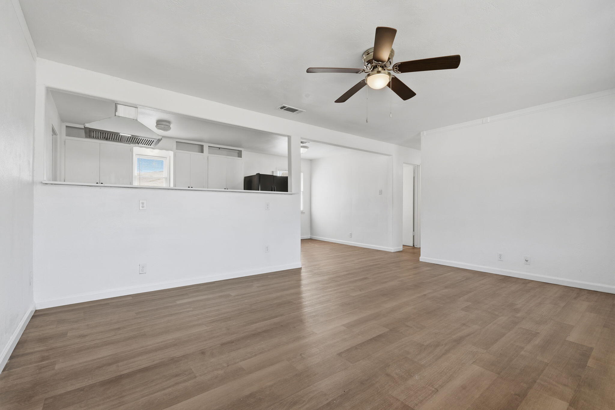153 W Lois Ave, Tulare, CA 93274