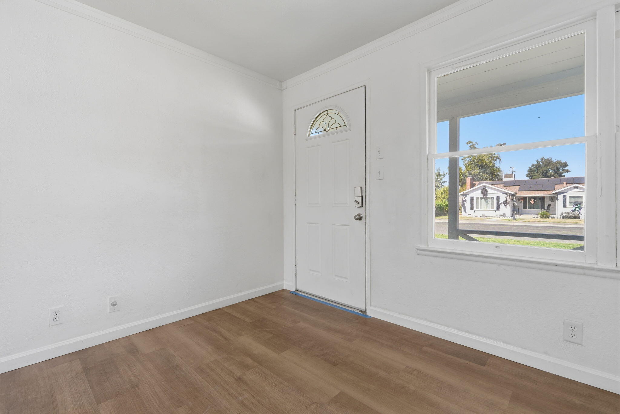 153 W Lois Ave, Tulare, CA 93274