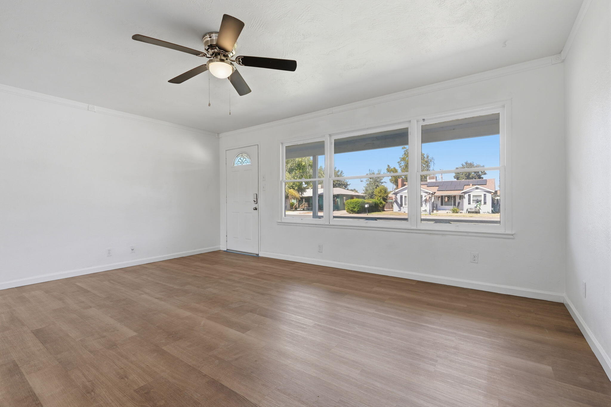 153 W Lois Ave, Tulare, CA 93274