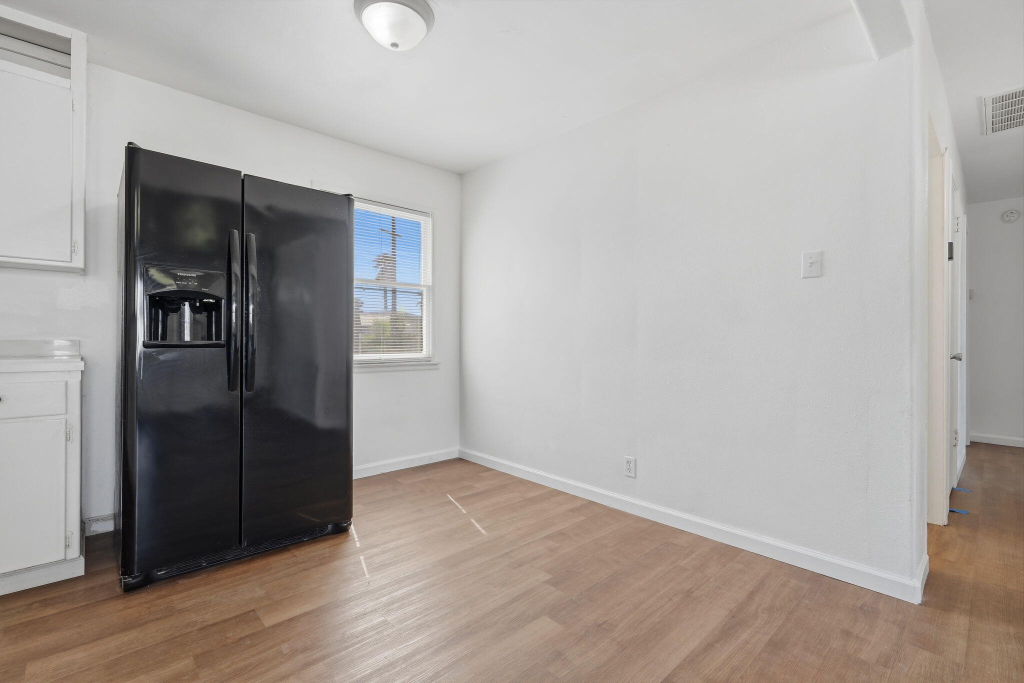 153 W Lois Ave, Tulare, CA 93274