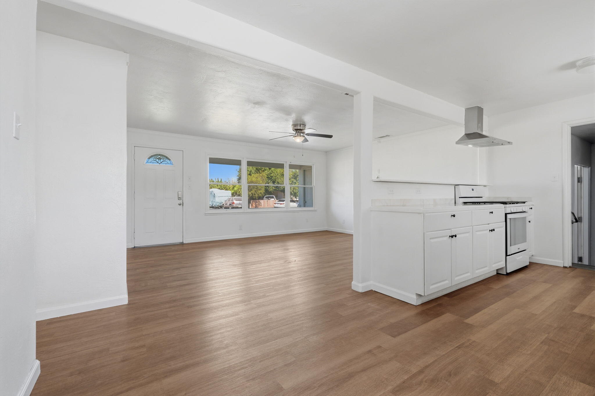 153 W Lois Ave, Tulare, CA 93274