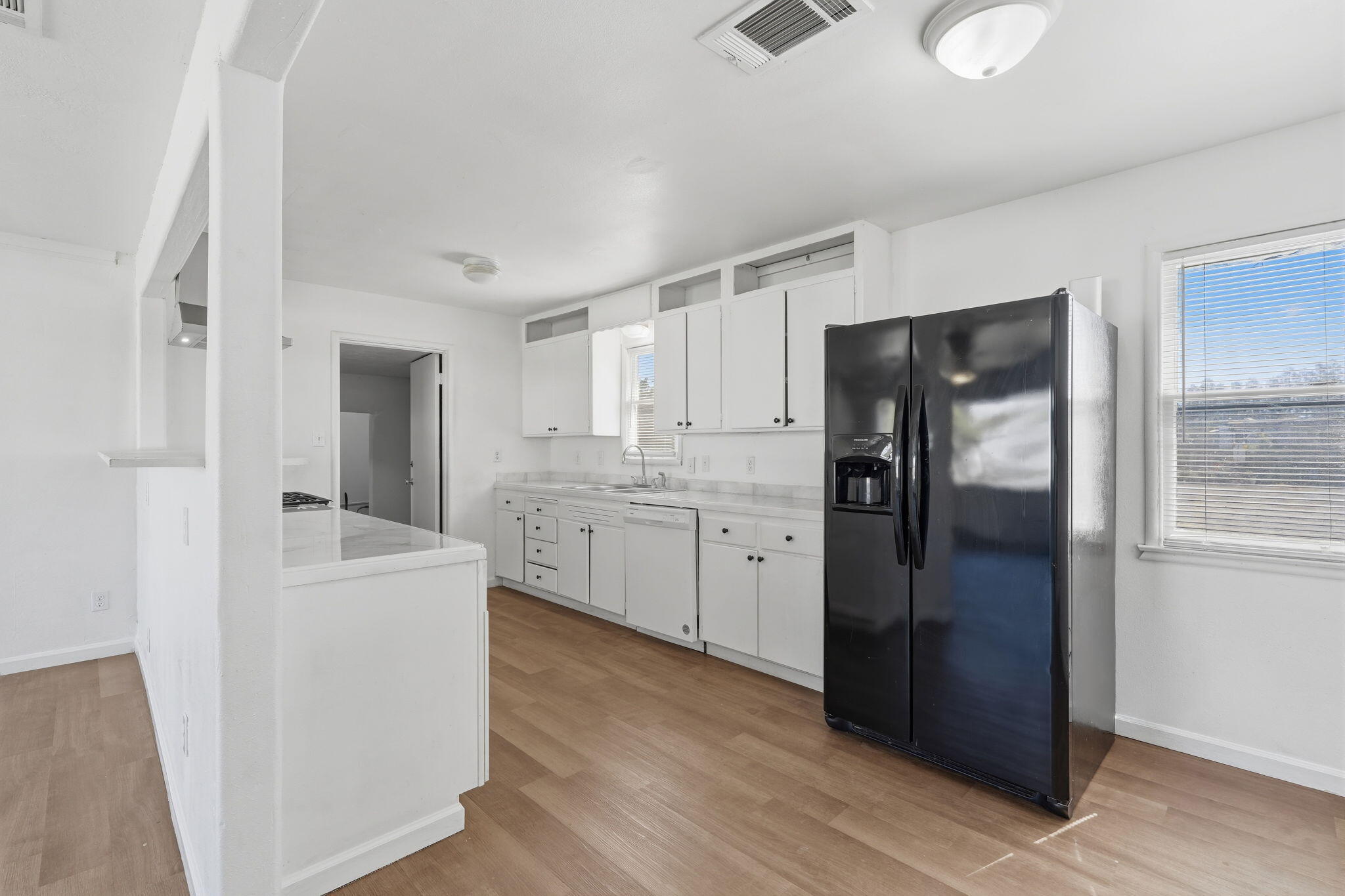 153 W Lois Ave, Tulare, CA 93274