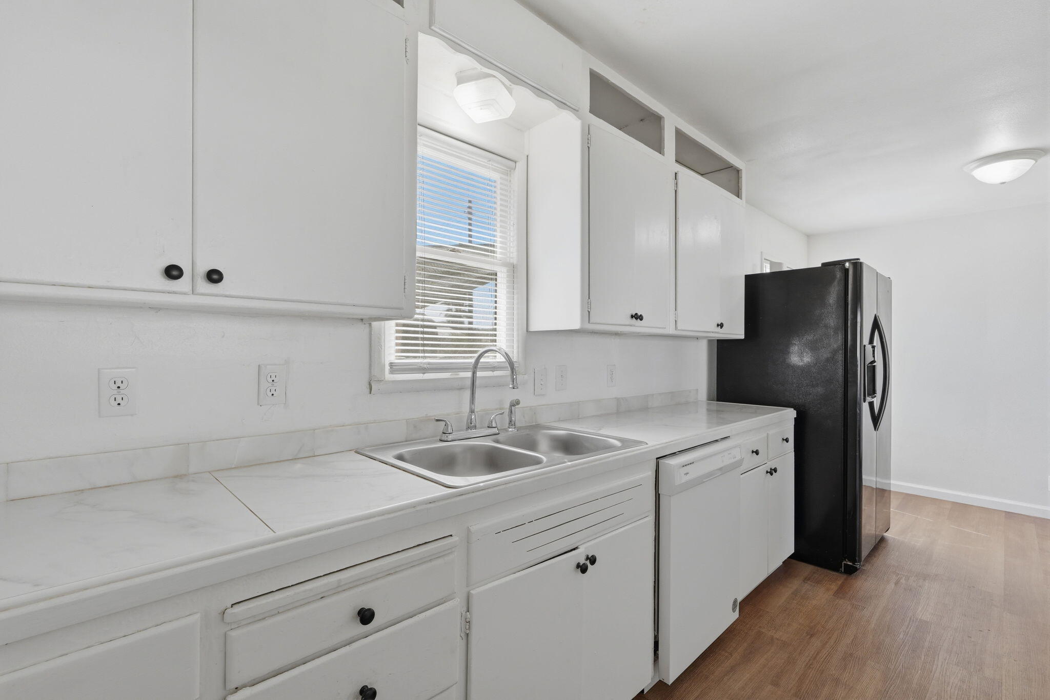 153 W Lois Ave, Tulare, CA 93274