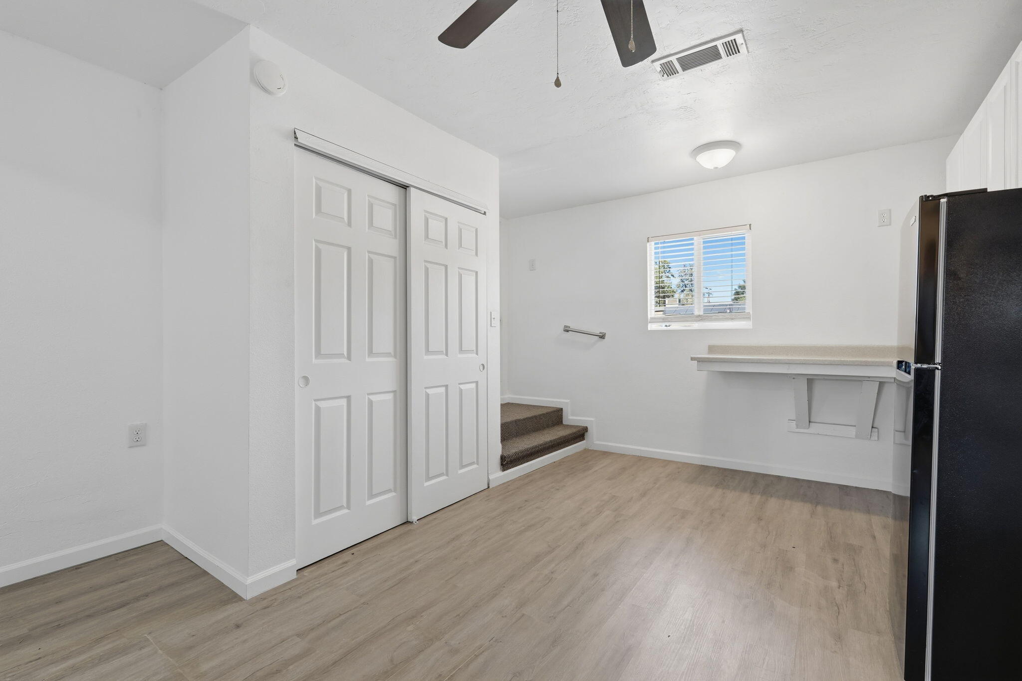 153 W Lois Ave, Tulare, CA 93274