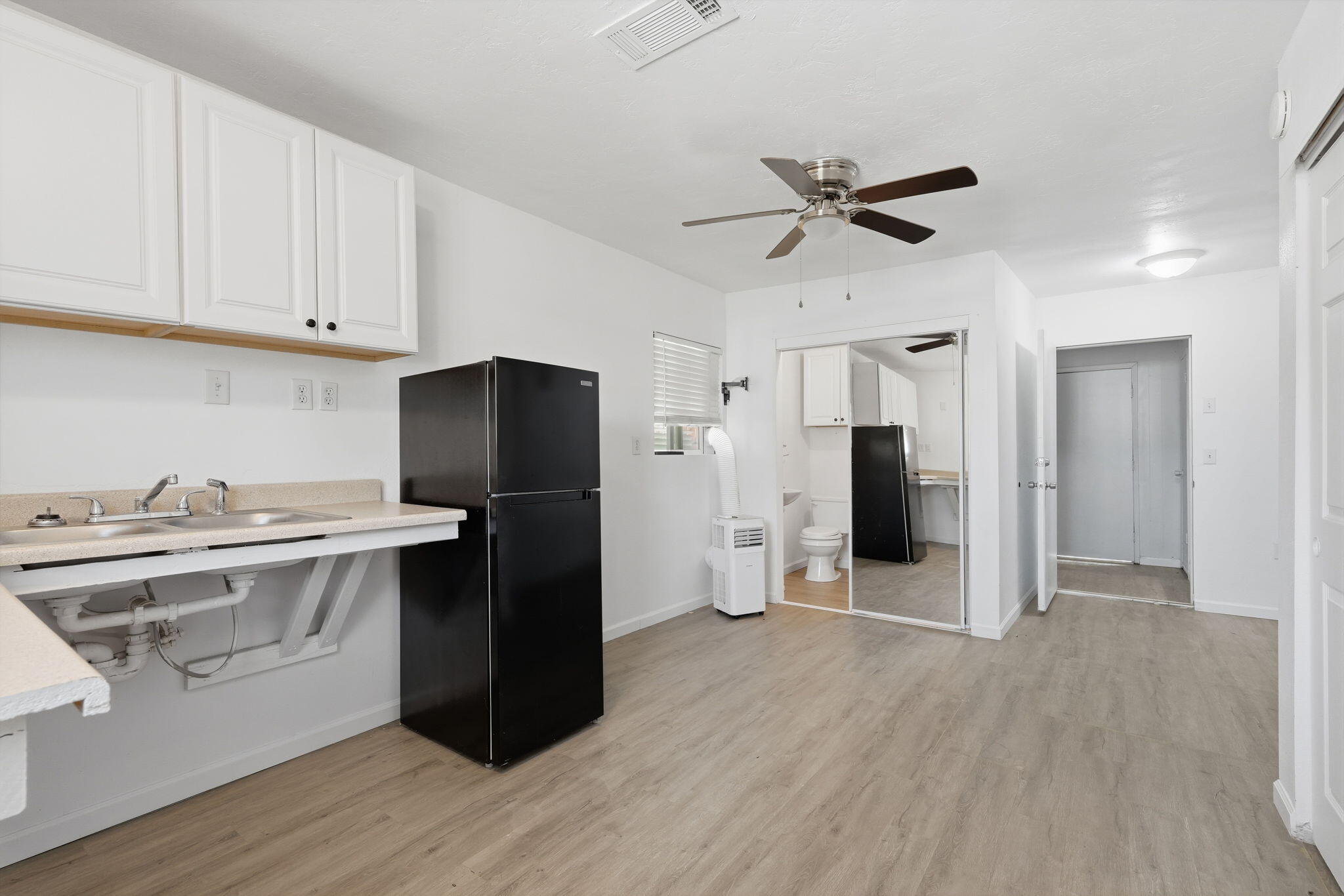 153 W Lois Ave, Tulare, CA 93274