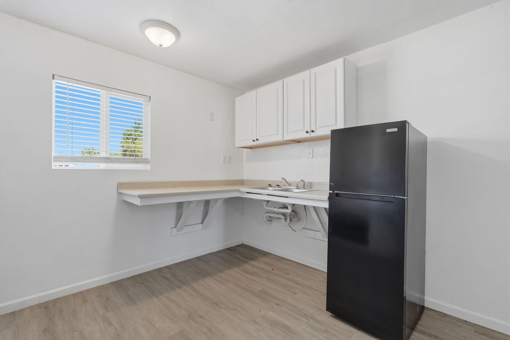 153 W Lois Ave, Tulare, CA 93274