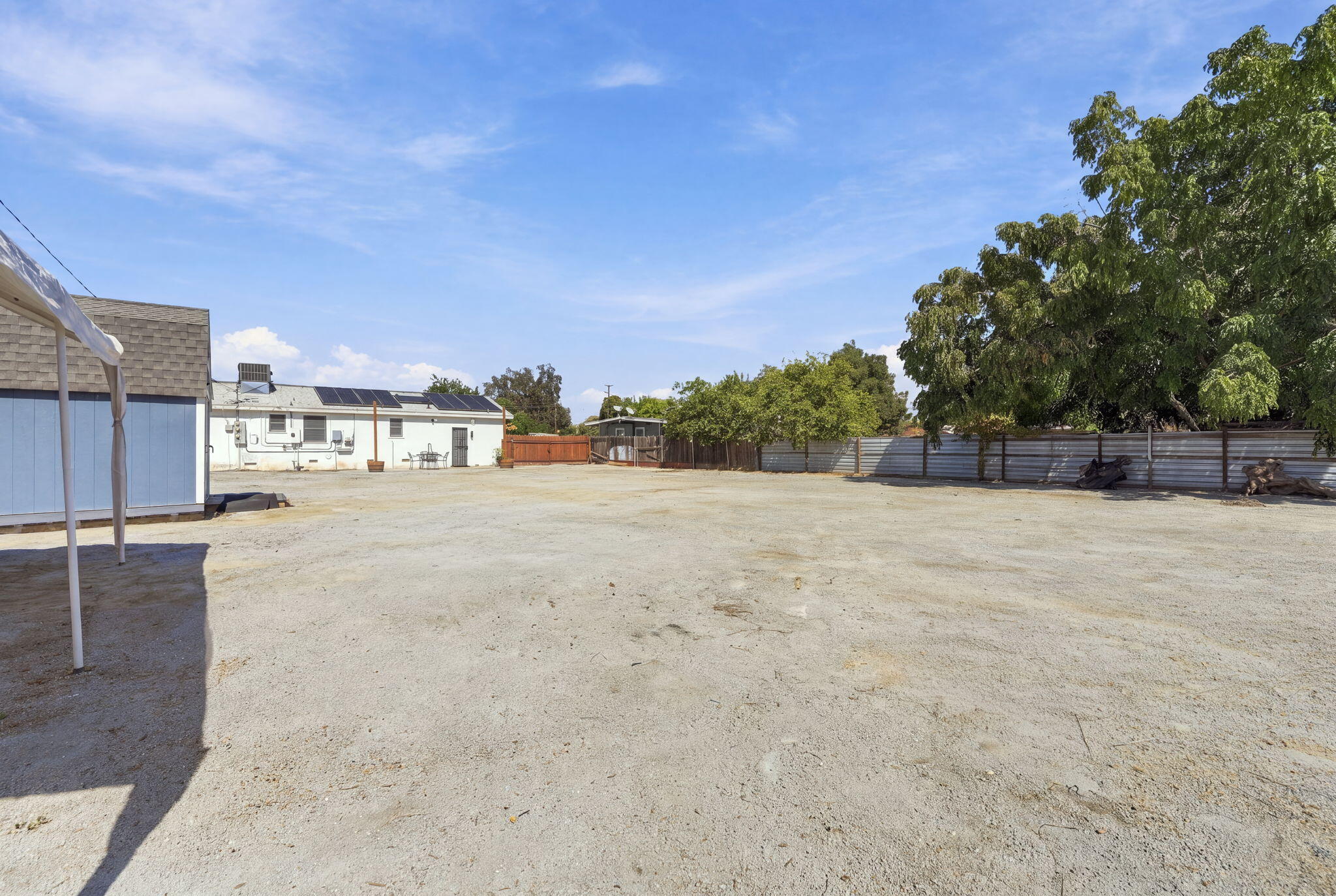 153 W Lois Ave, Tulare, CA 93274