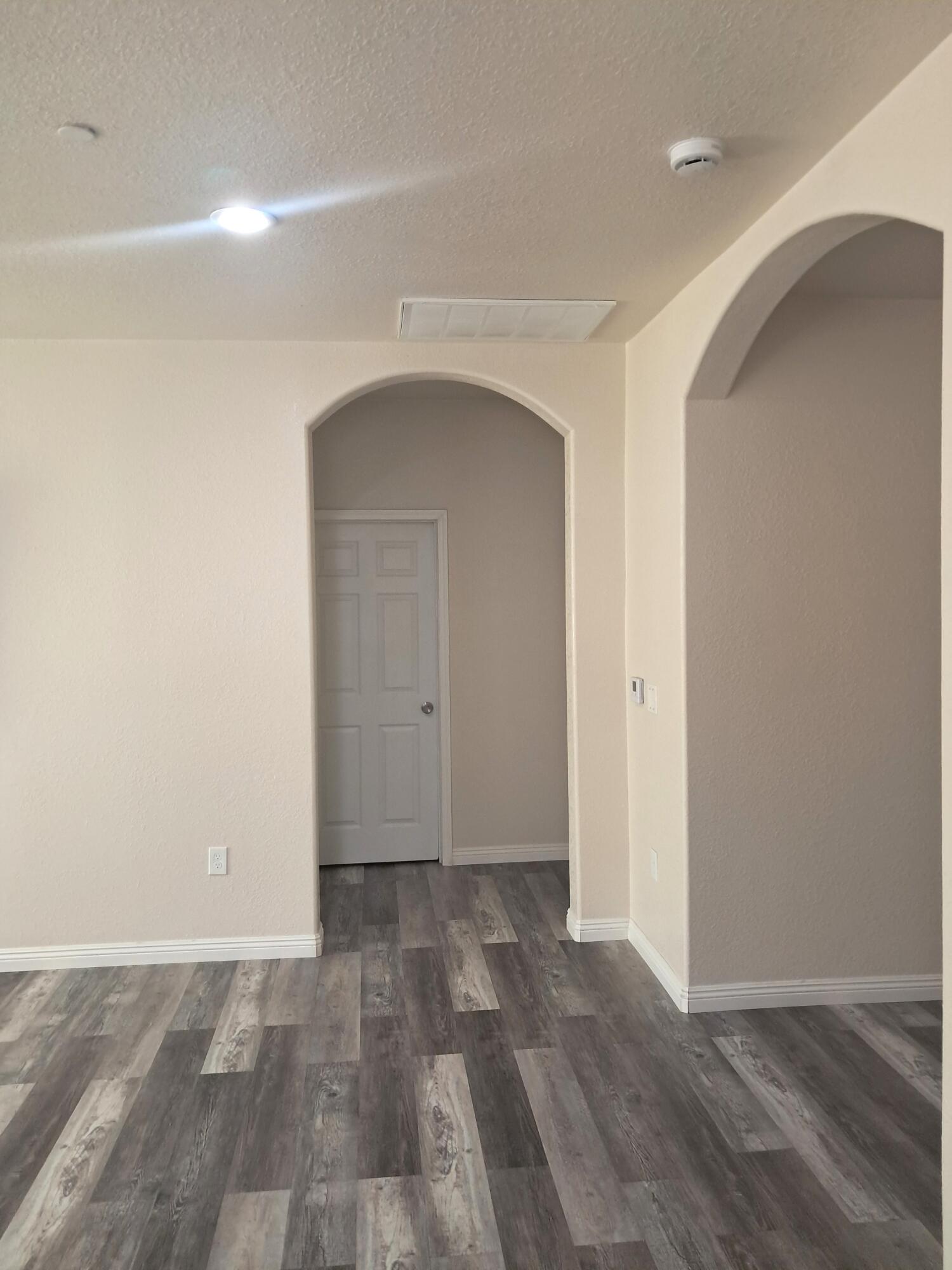 721 W Sonora Ave, Tulare, CA 93274