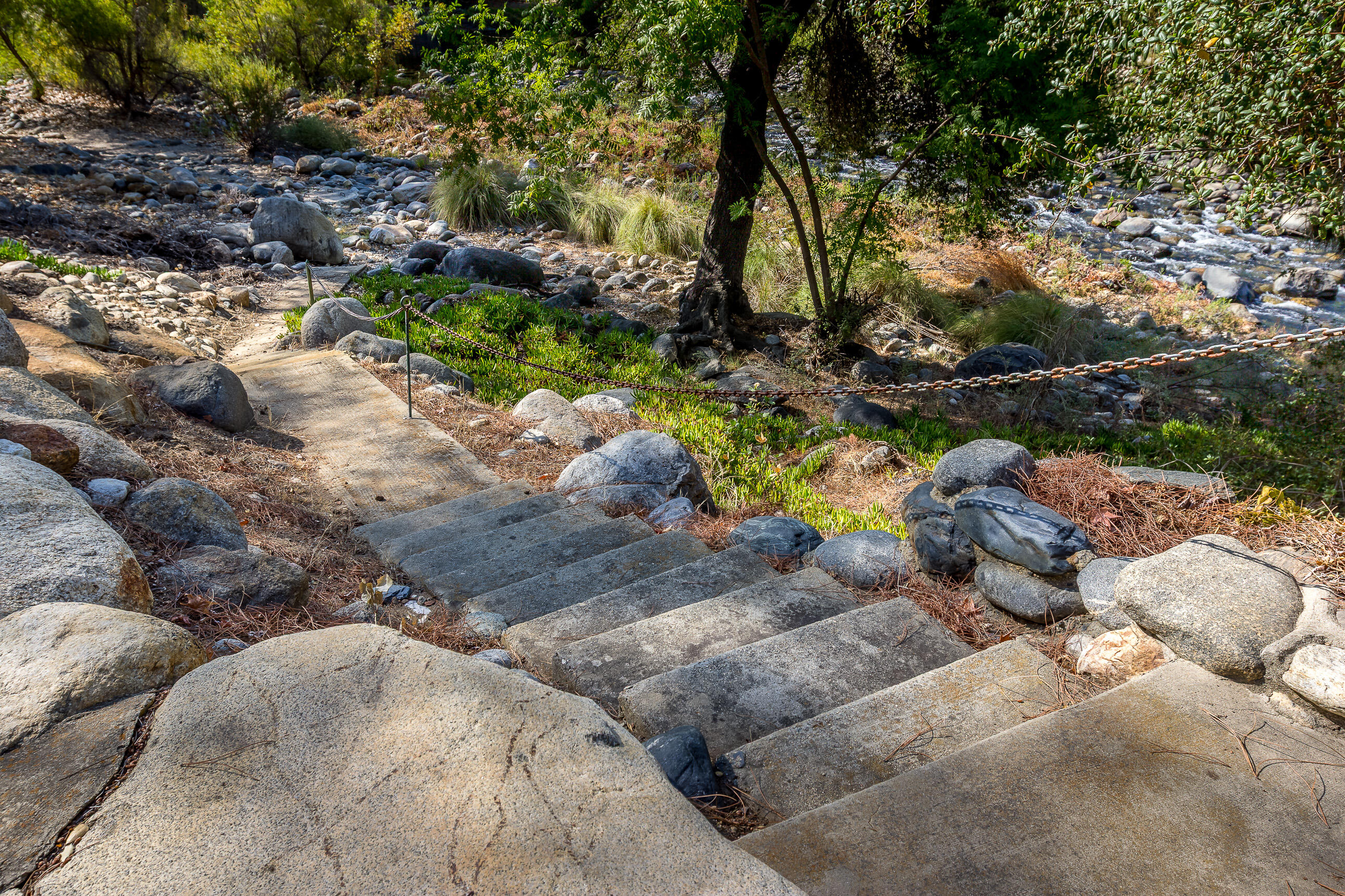 44268 Kaweah River Dr, Three Rivers, CA 93271
