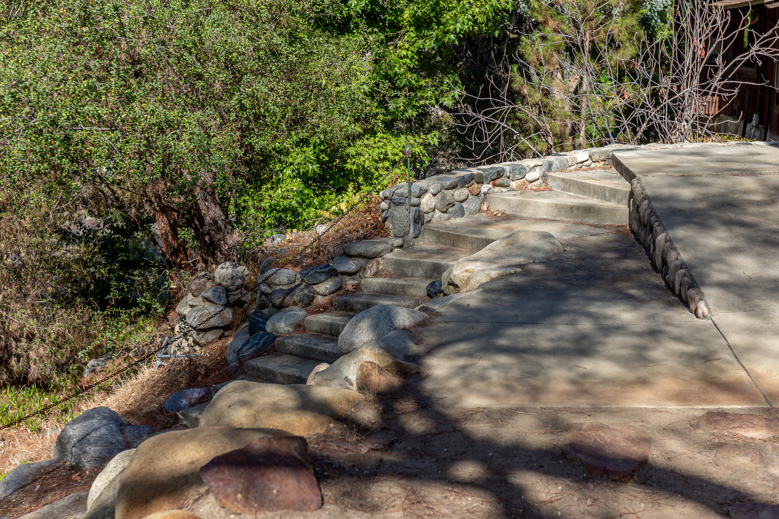 44268 Kaweah River Dr, Three Rivers, CA 93271
