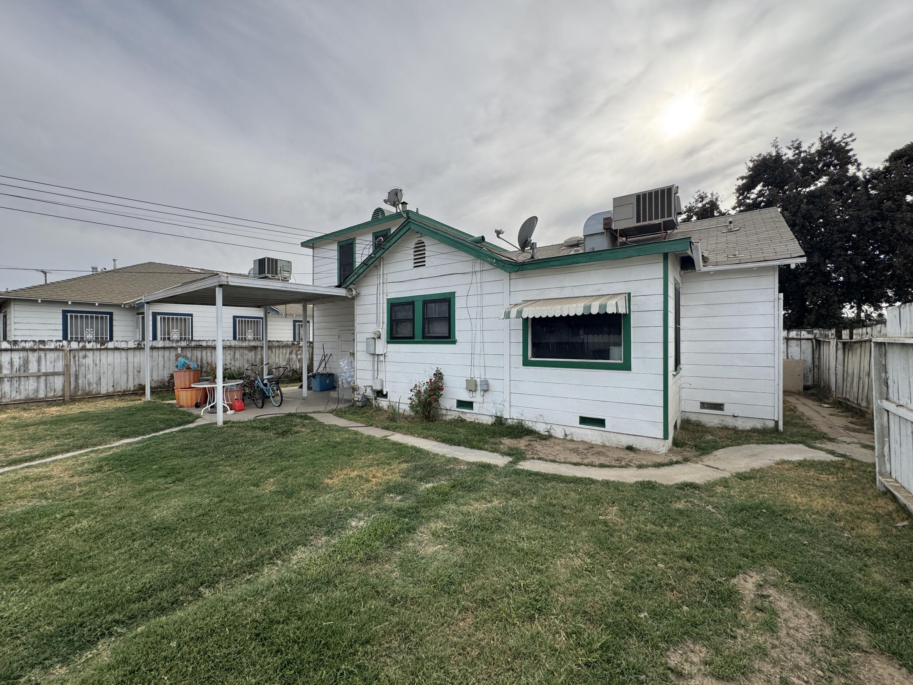 340 N N St, Tulare, CA 93274