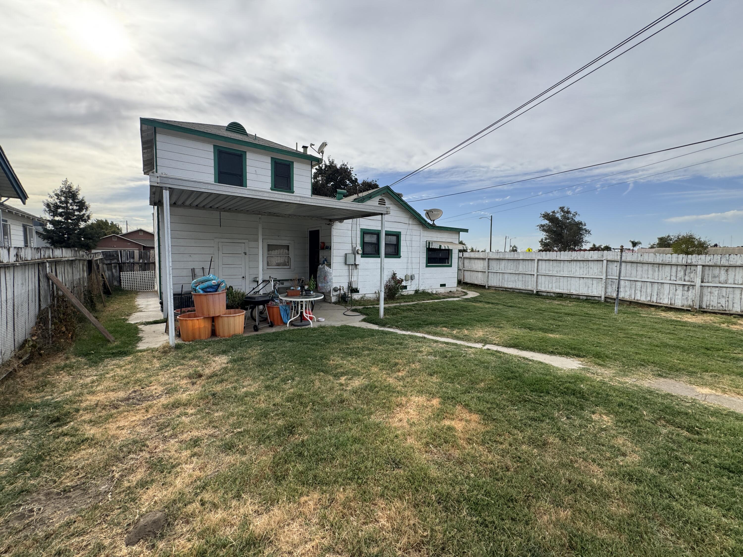 340 N N St, Tulare, CA 93274