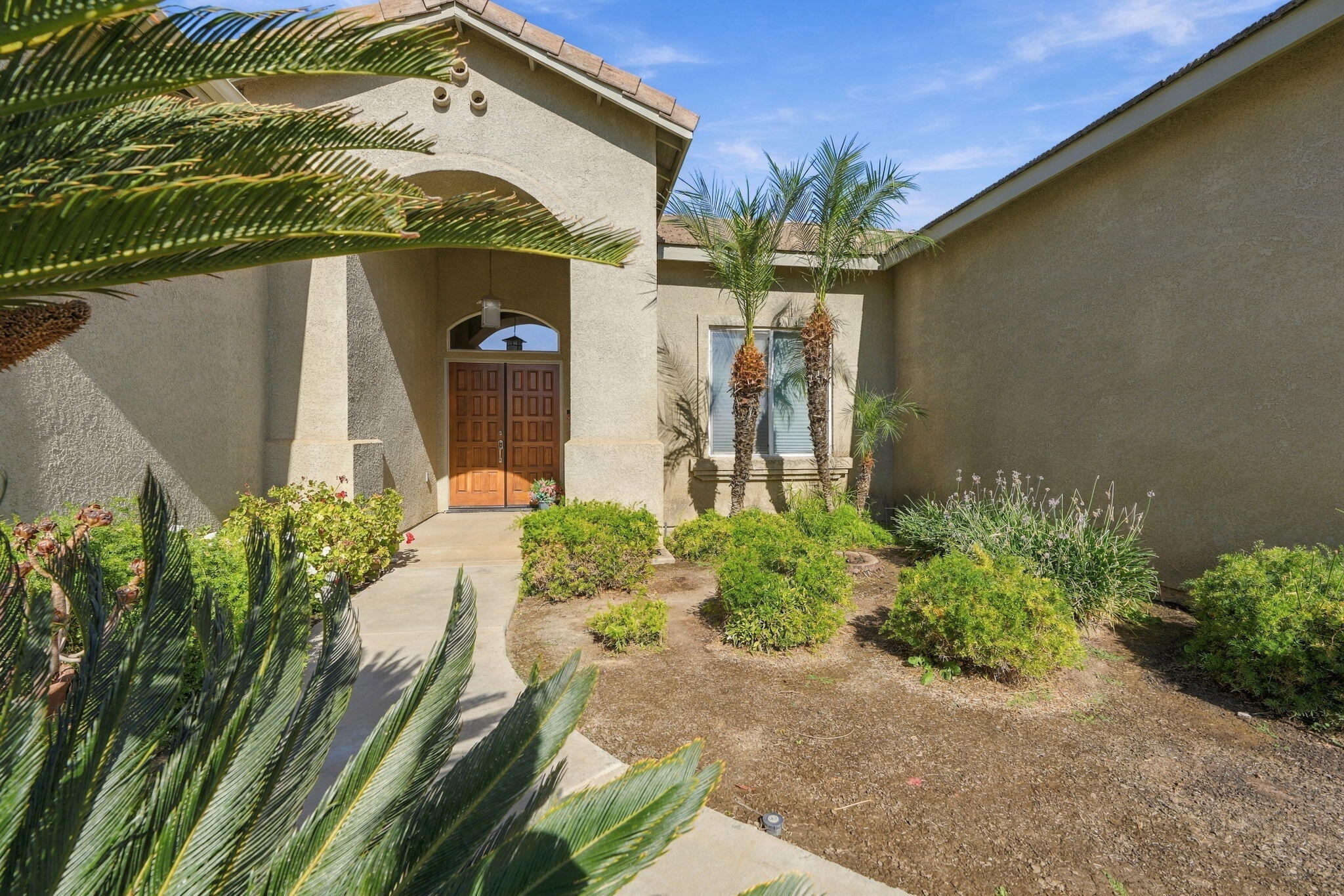 1514 W Claridge Ct, Hanford, CA 93230