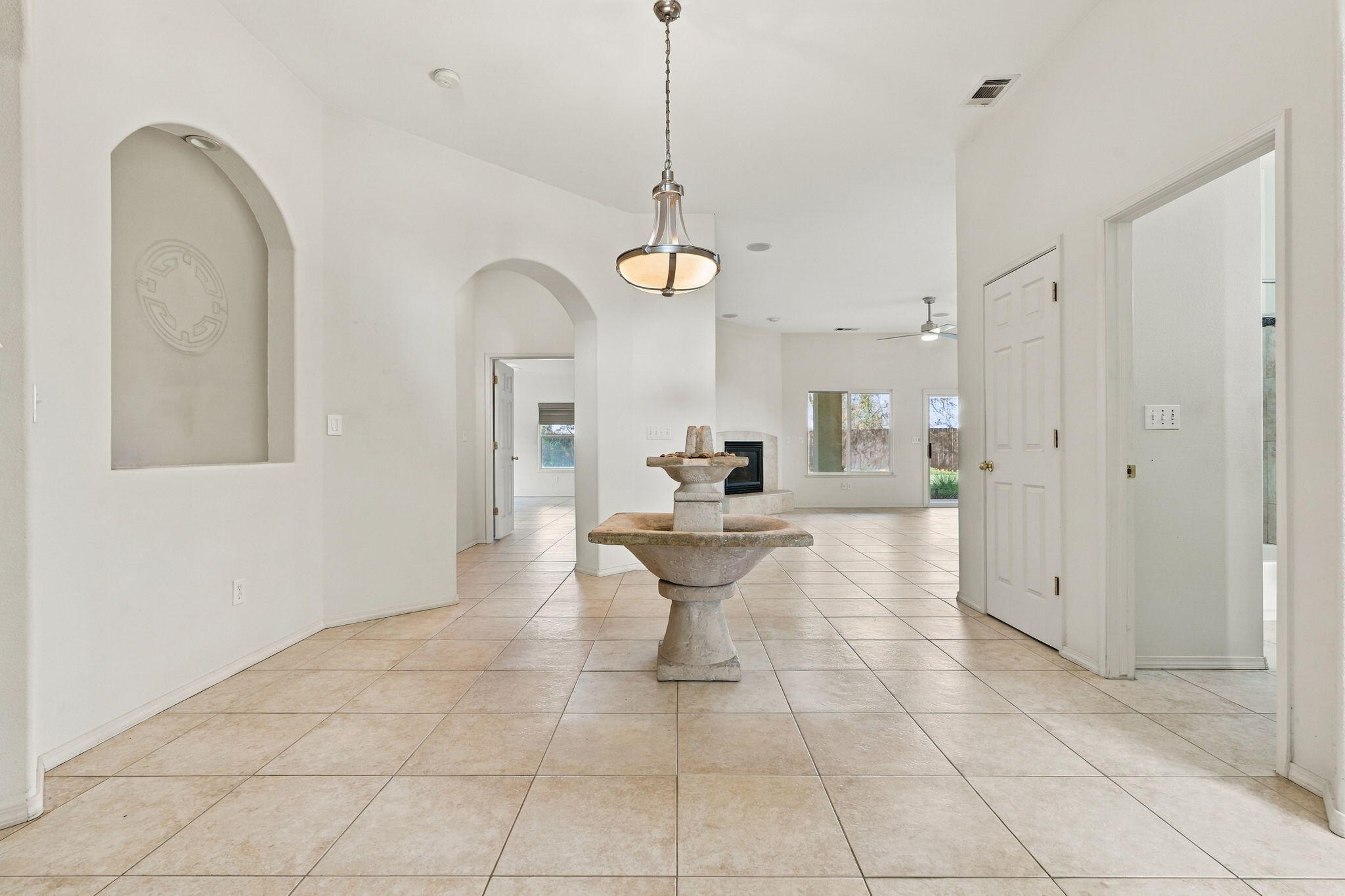 1514 W Claridge Ct, Hanford, CA 93230