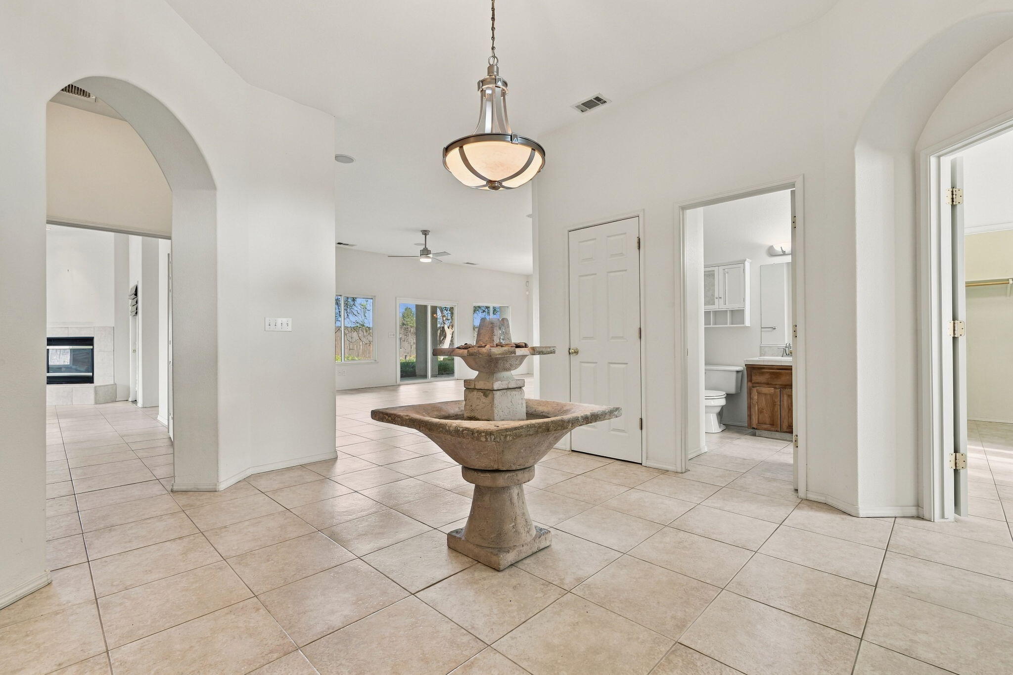 1514 W Claridge Ct, Hanford, CA 93230