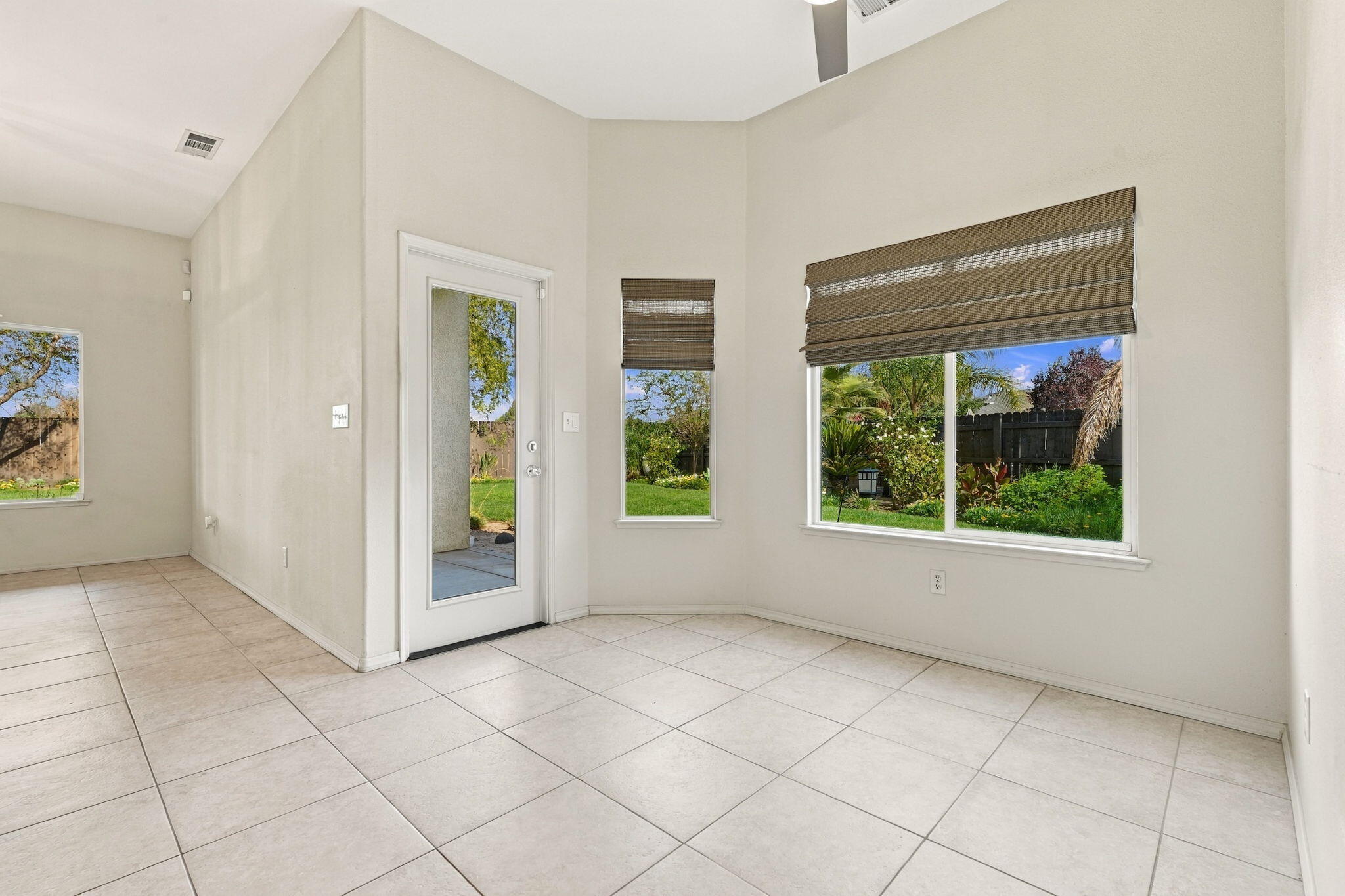1514 W Claridge Ct, Hanford, CA 93230