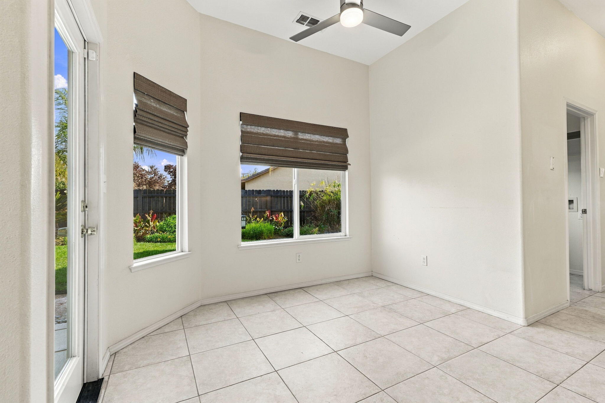 1514 W Claridge Ct, Hanford, CA 93230