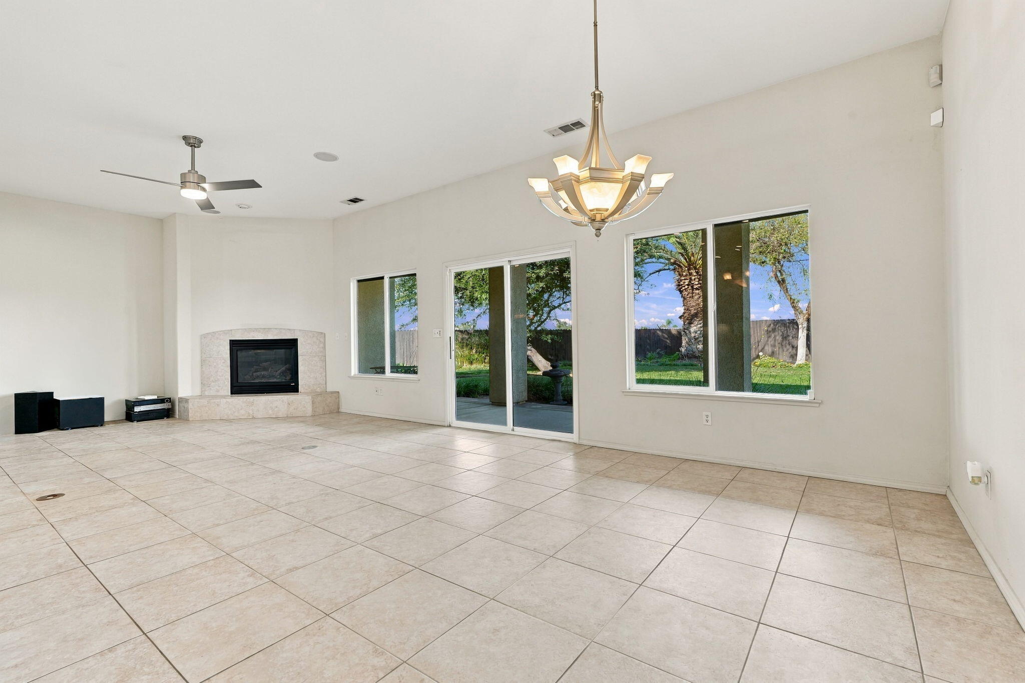 1514 W Claridge Ct, Hanford, CA 93230