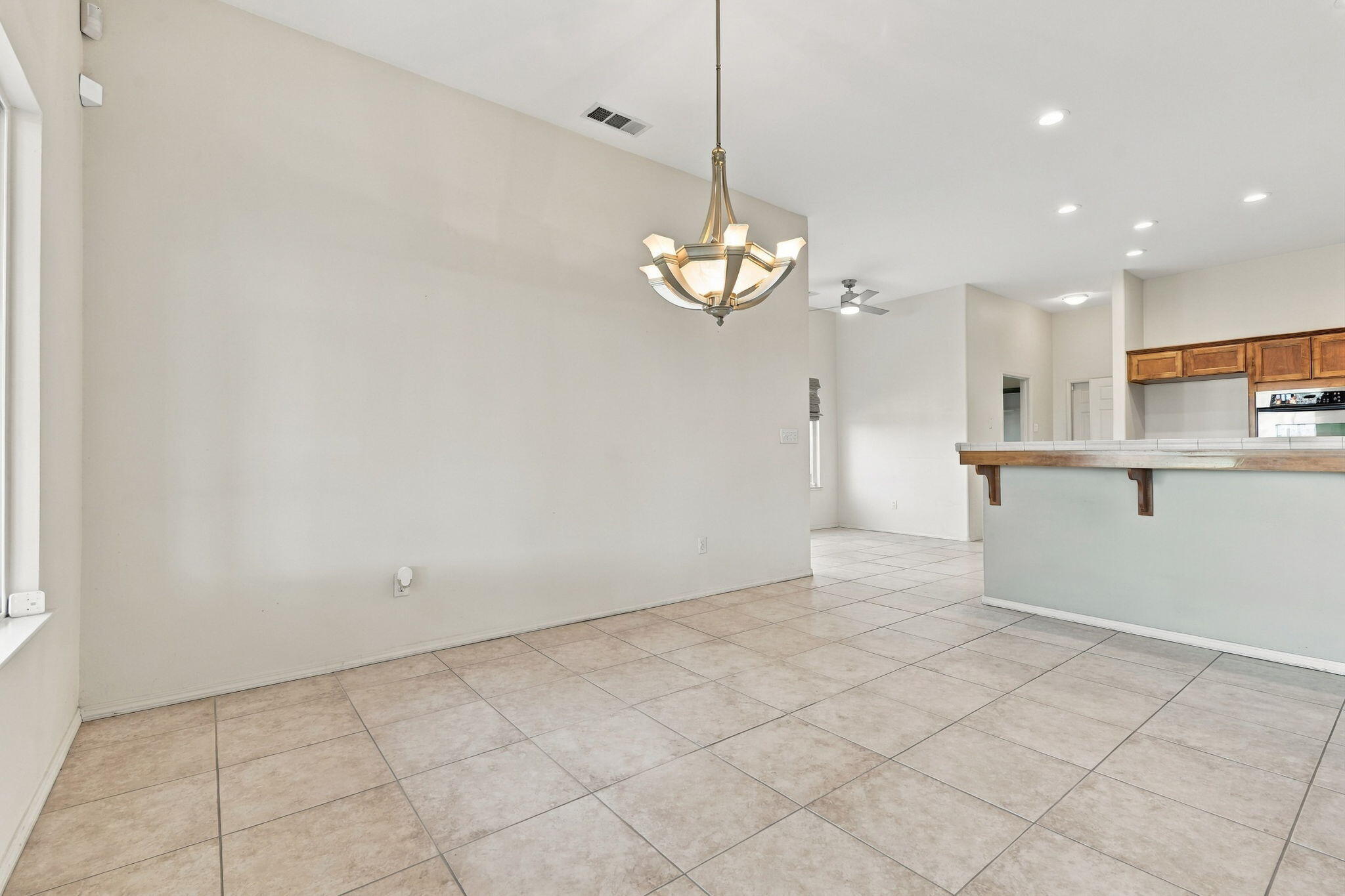 1514 W Claridge Ct, Hanford, CA 93230