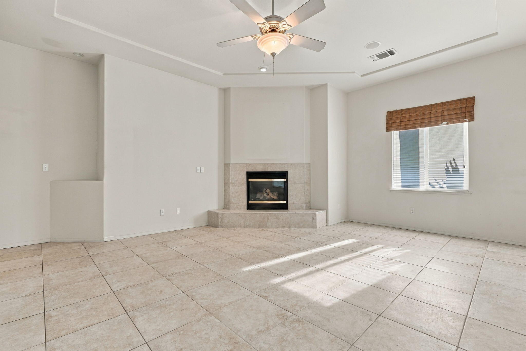 1514 W Claridge Ct, Hanford, CA 93230