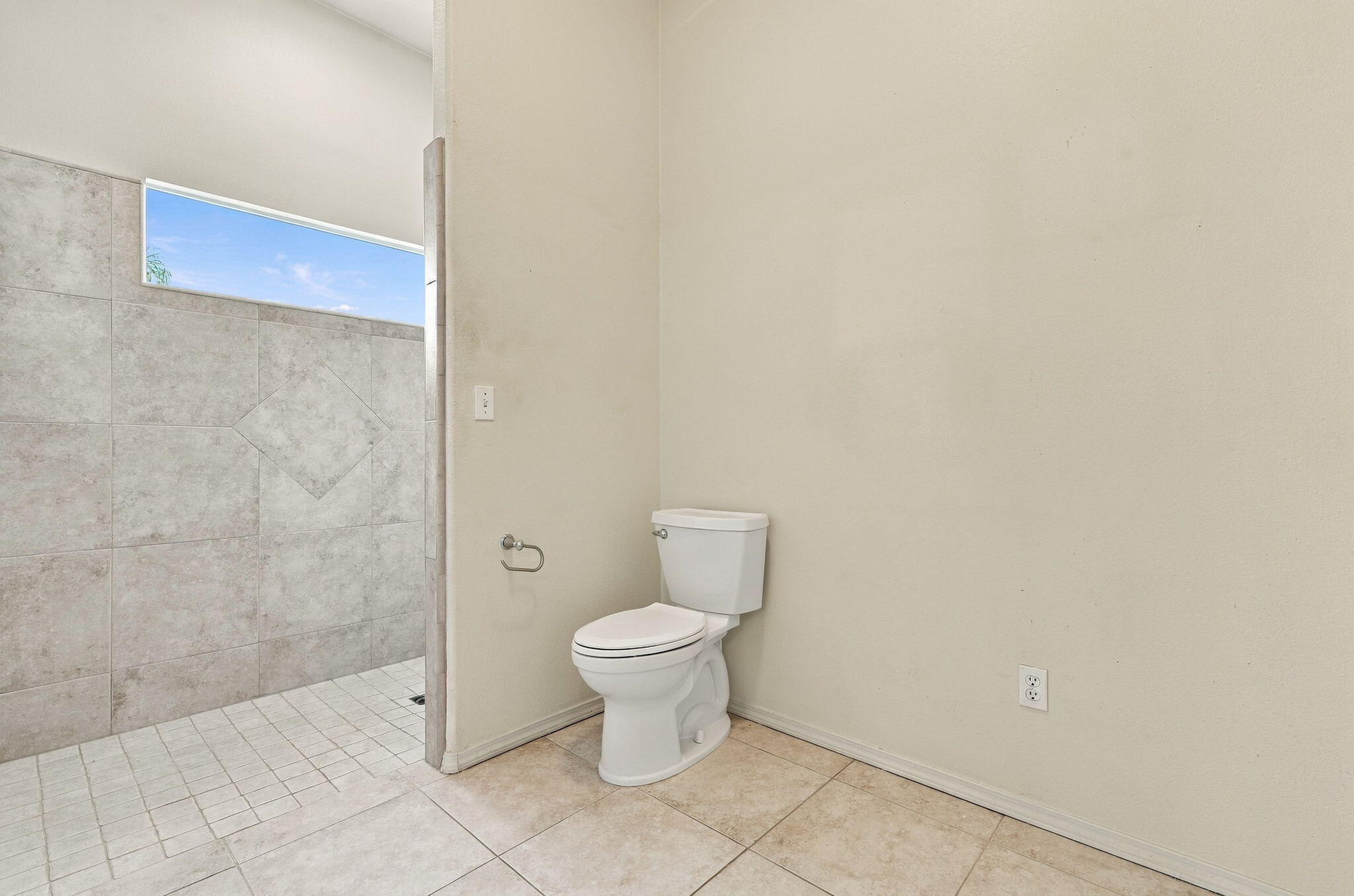 1514 W Claridge Ct, Hanford, CA 93230